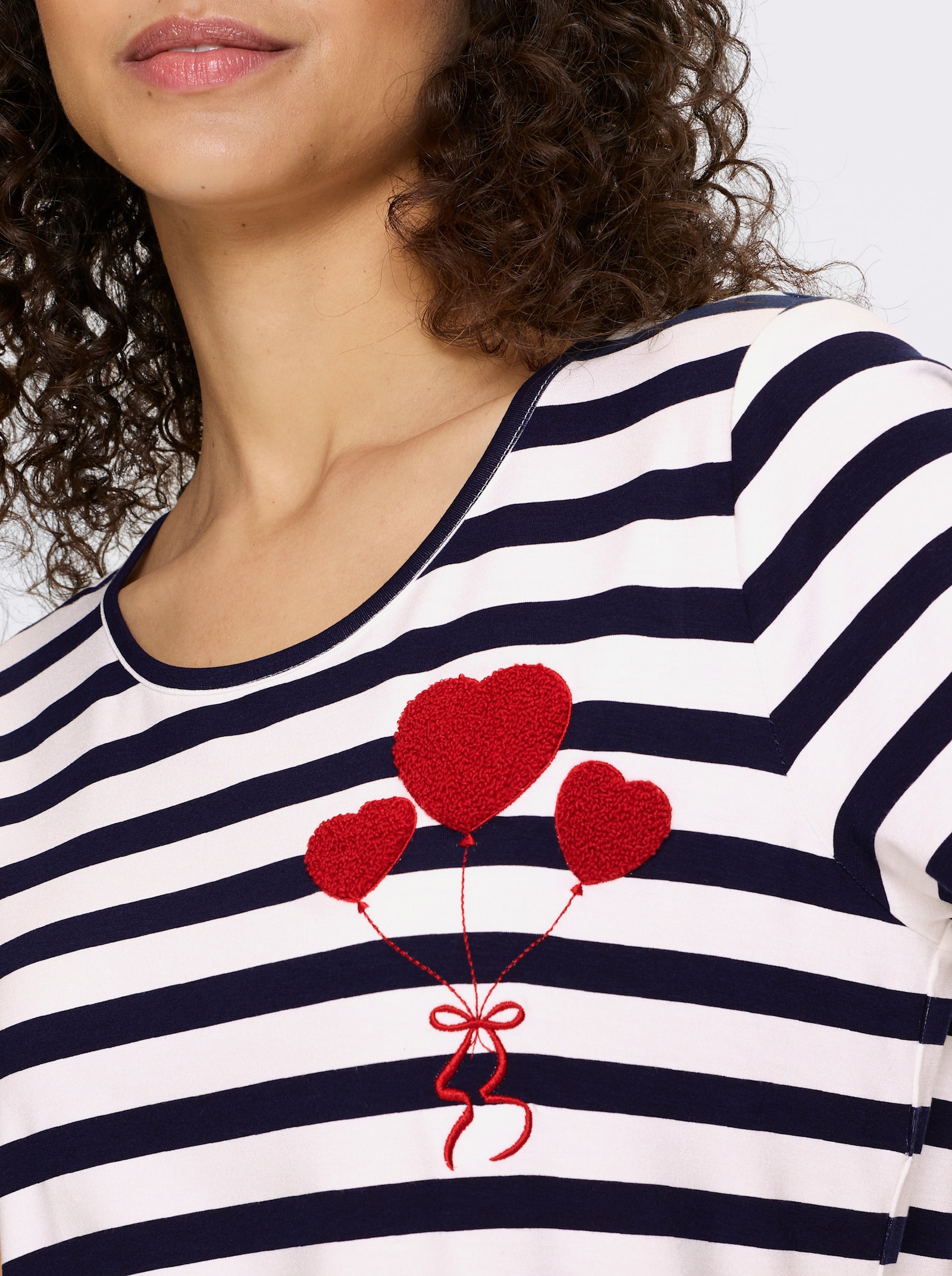 heine Shirt mit Applikation - marine-ecru-geringelt