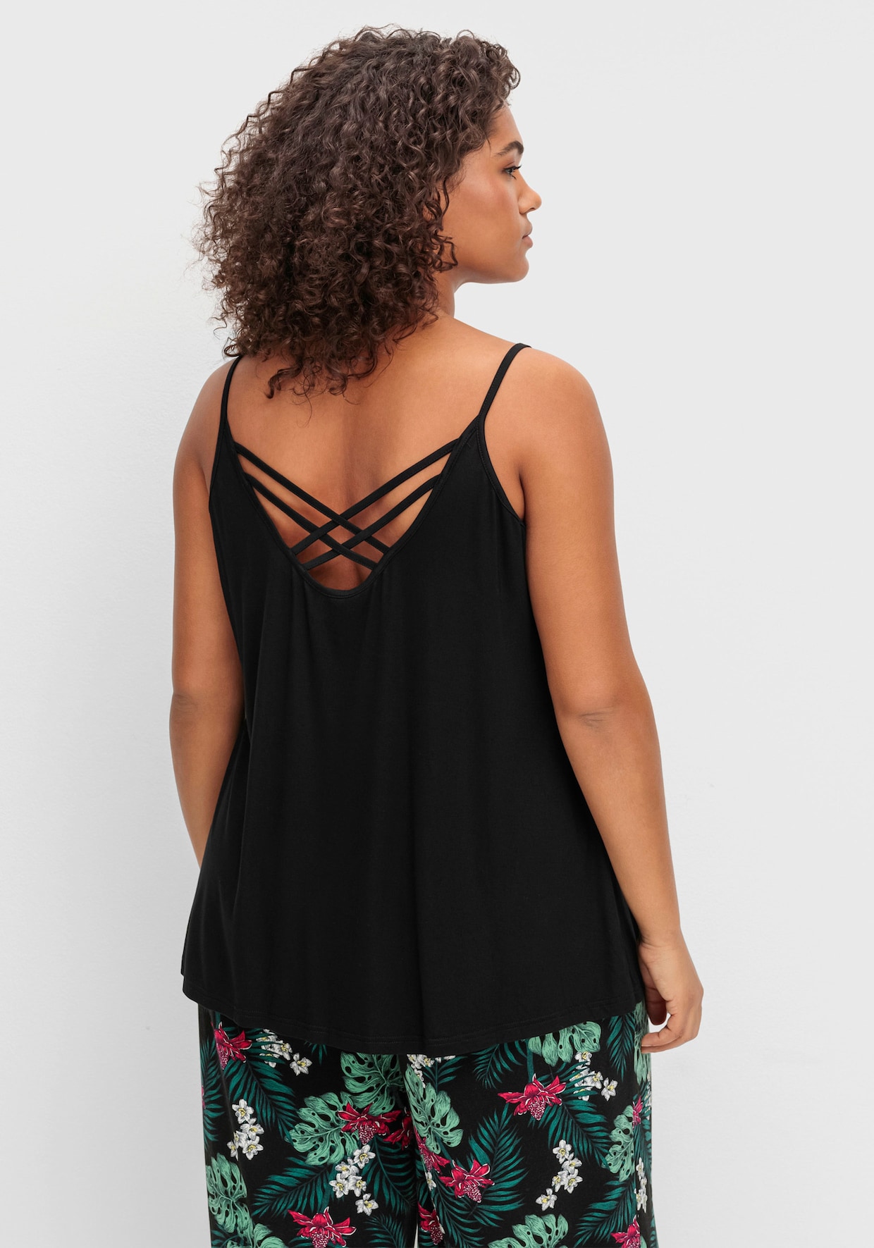 sheego Spaghettitop mit tiefem Rückenausschnitt - schwarz