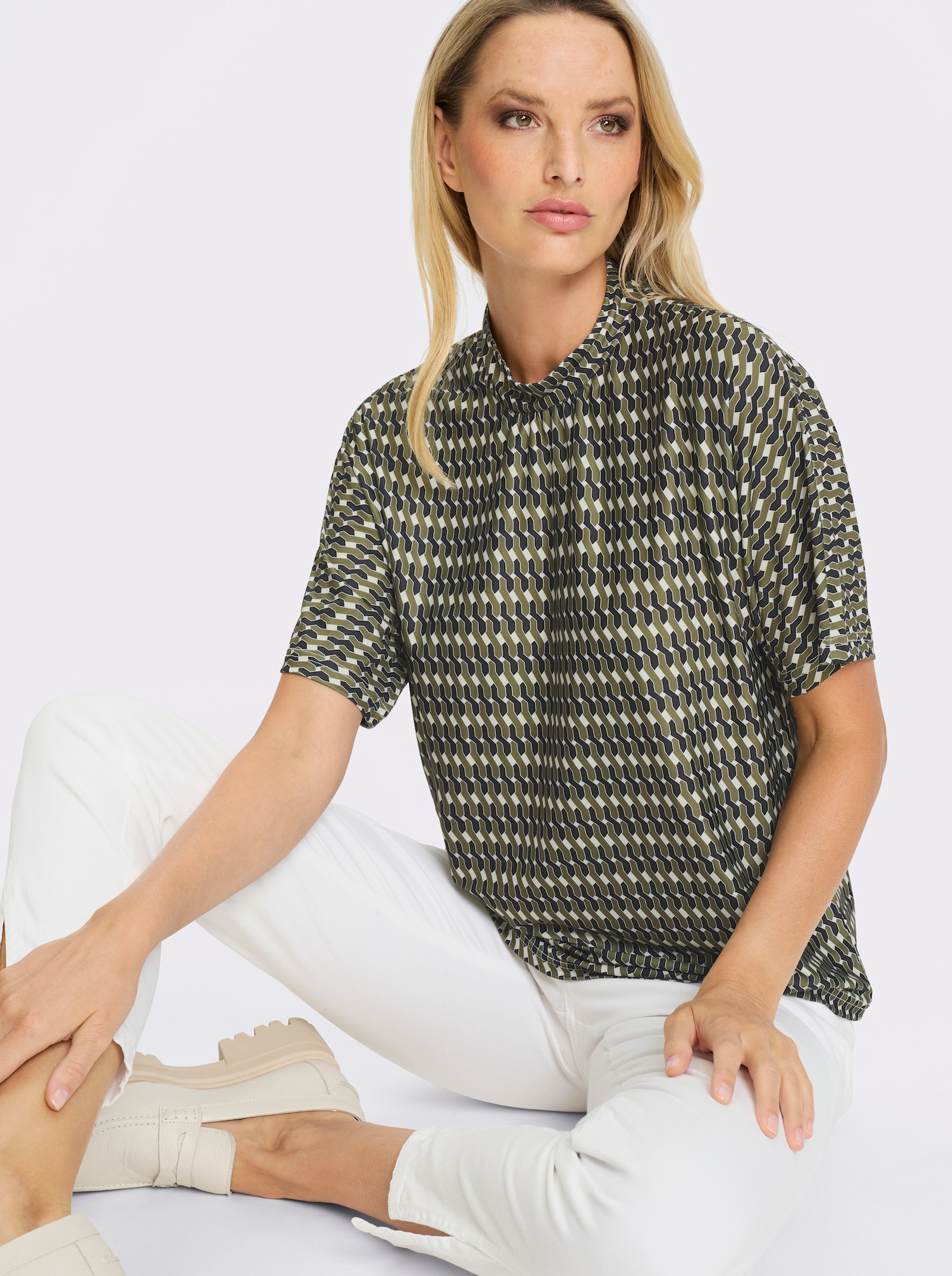 heine Blusenshirt Ausschnitt mit Kräuselung - oliv-schwarz-bedruckt