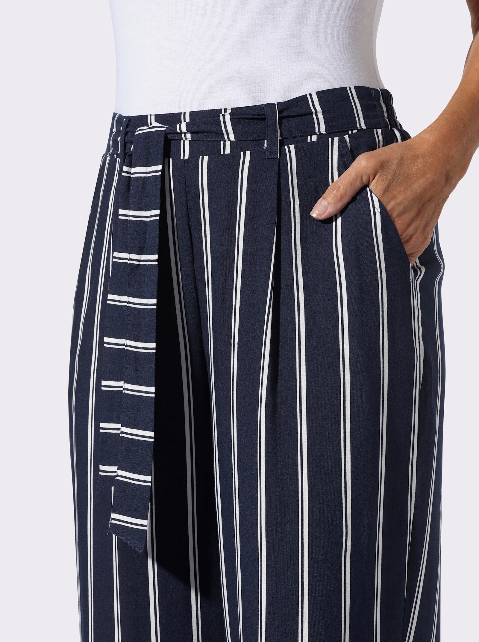 3/4-Hose mit fixiertem Bindegürtel - marine-ecru-gestreift