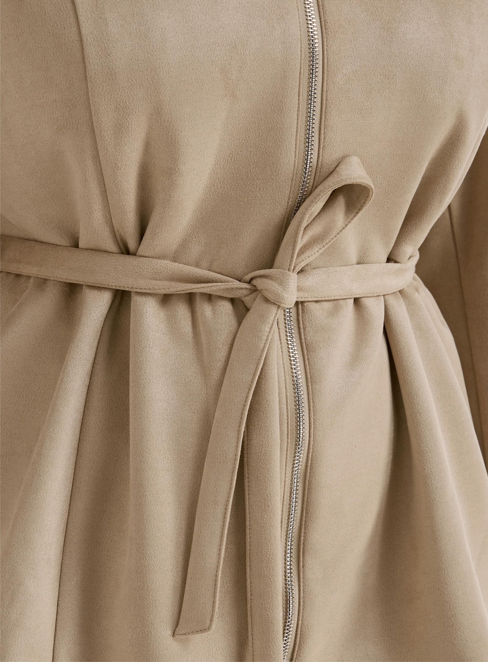 sheego Jacke in Veloursleder-Optik, mit Schößchen - beige