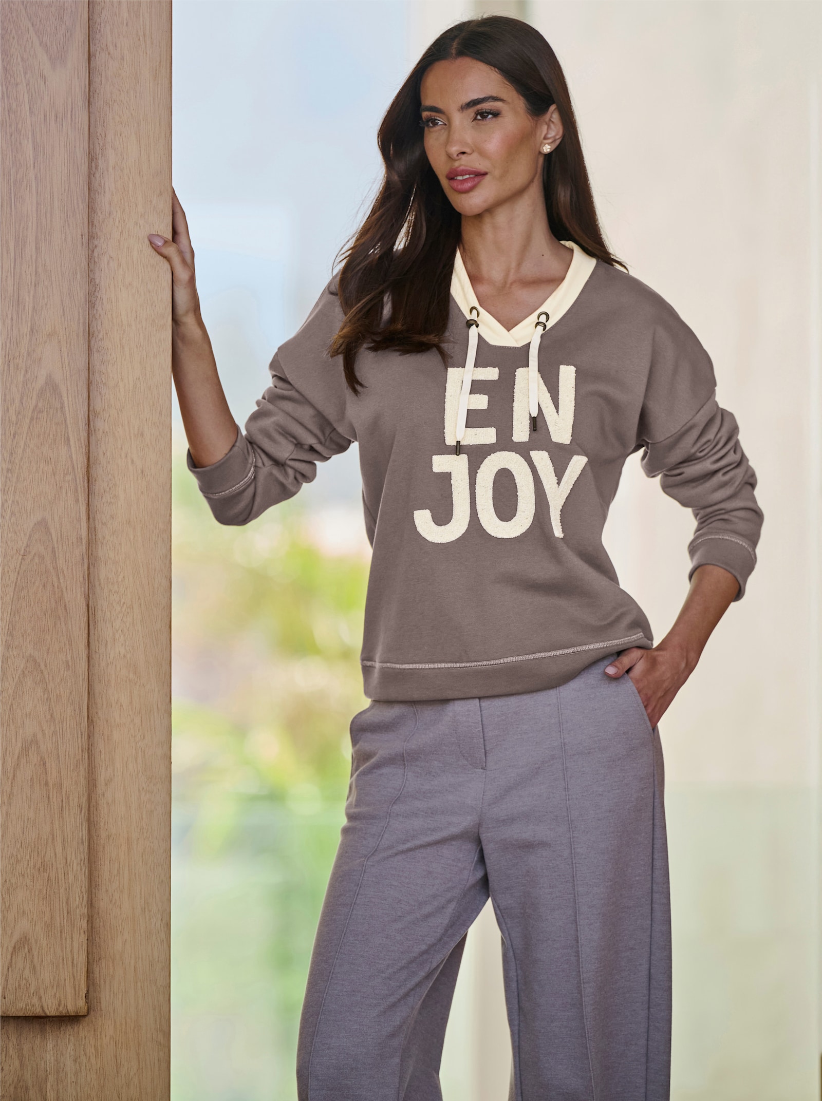heine Sweatshirt mit Schriftzug - dunkeltaupe