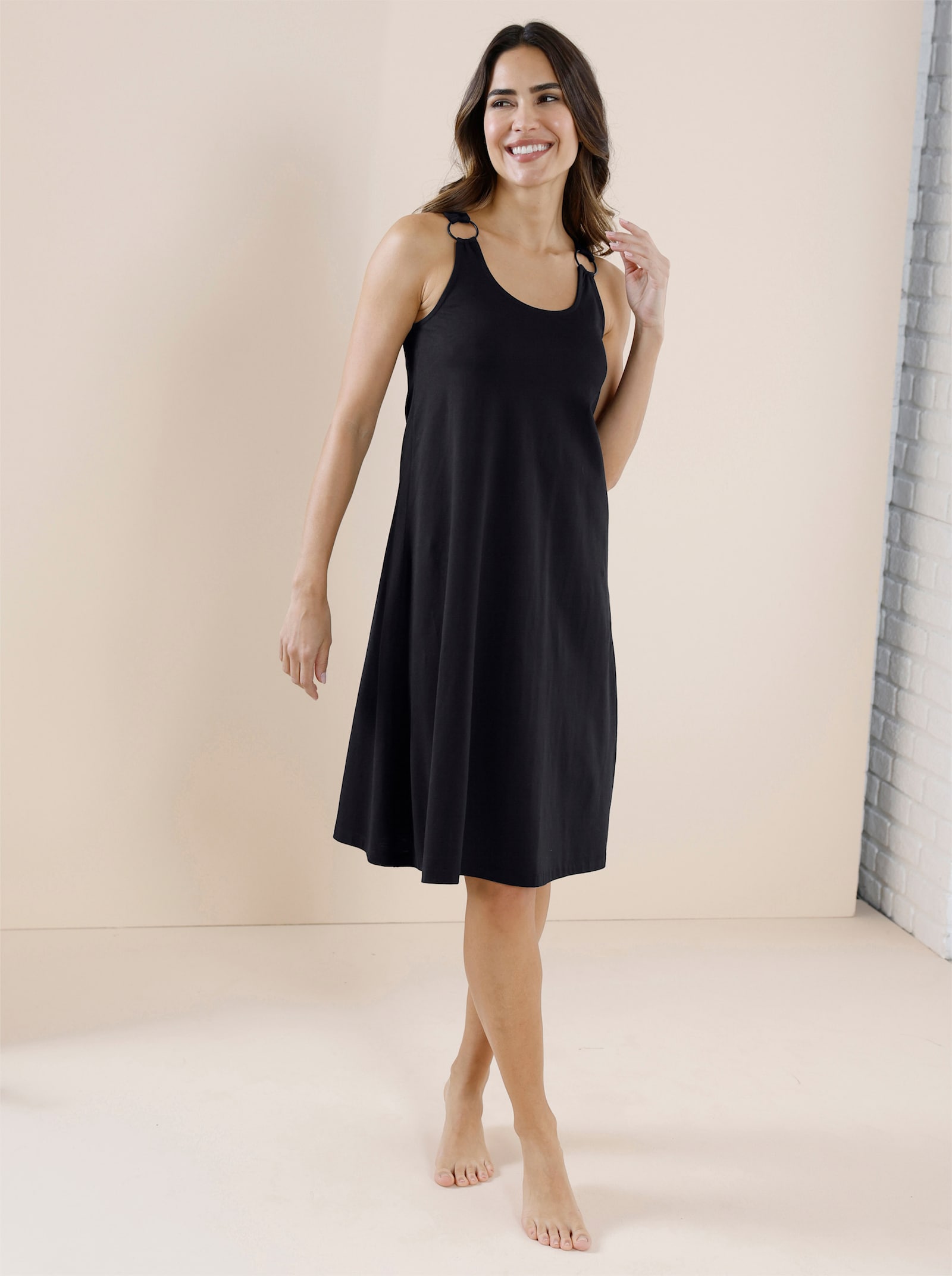 Letní šaty s ozdobnými kroužky na ramínkách - černá