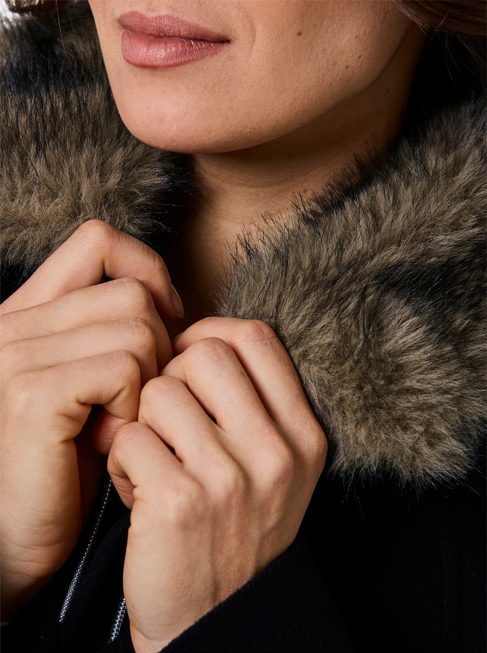 CREATION L PREMIUM Wolljacke mit Pelz-Imitat-Kragen - schwarz