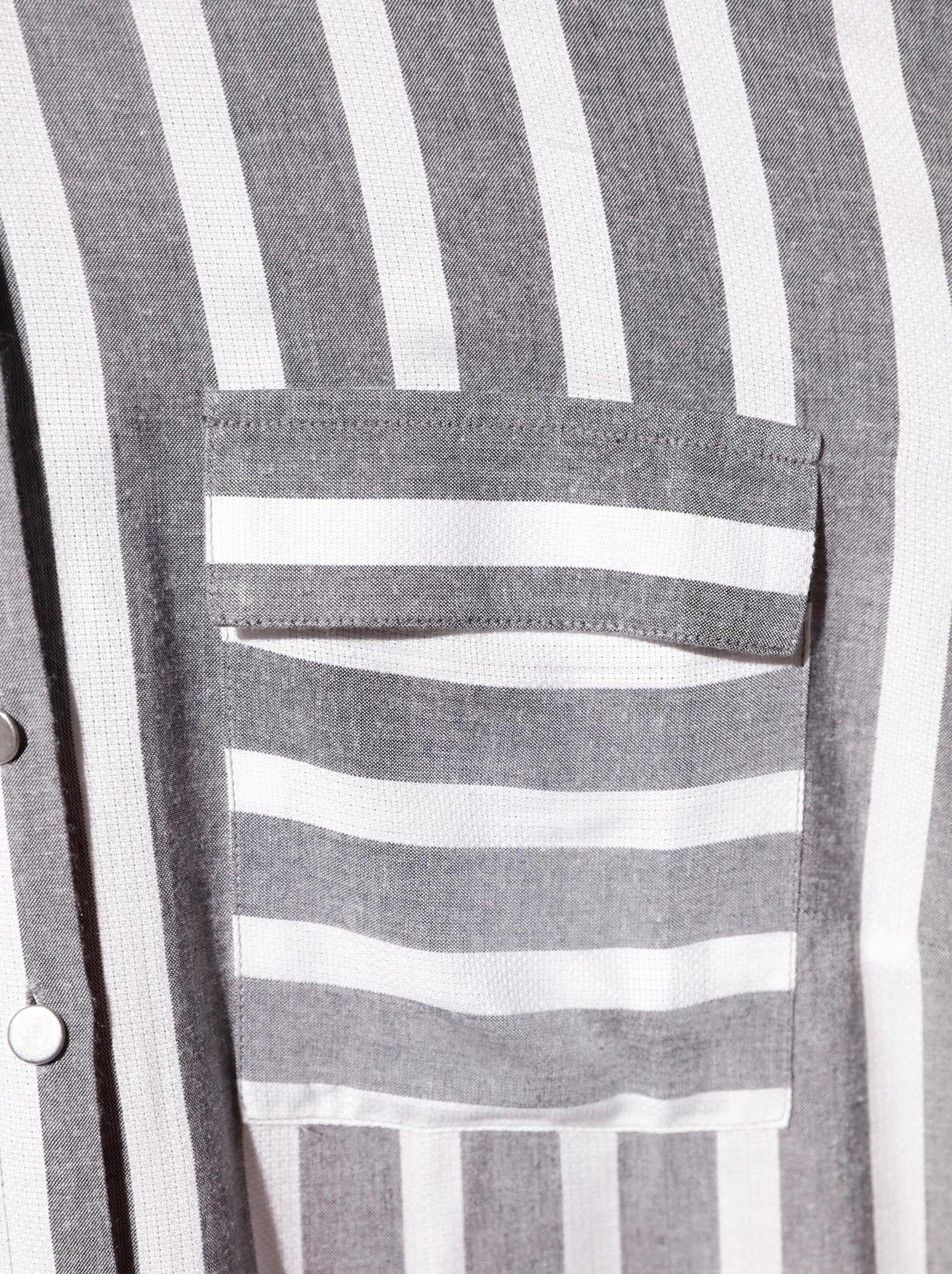 Damenmode Blusen Gestreifte Bluse in weiß-grau-gestreift 
