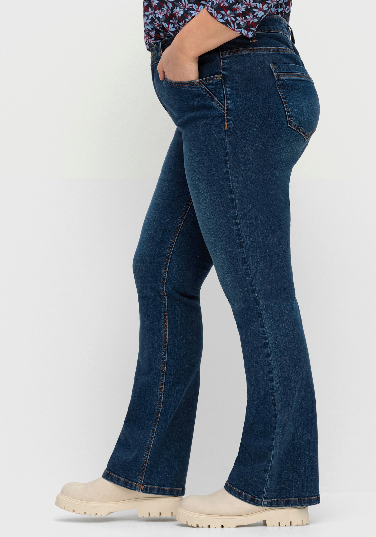 sheego Bootcut jeans met smalle pijpen en comfortabele taille - dark blue denim