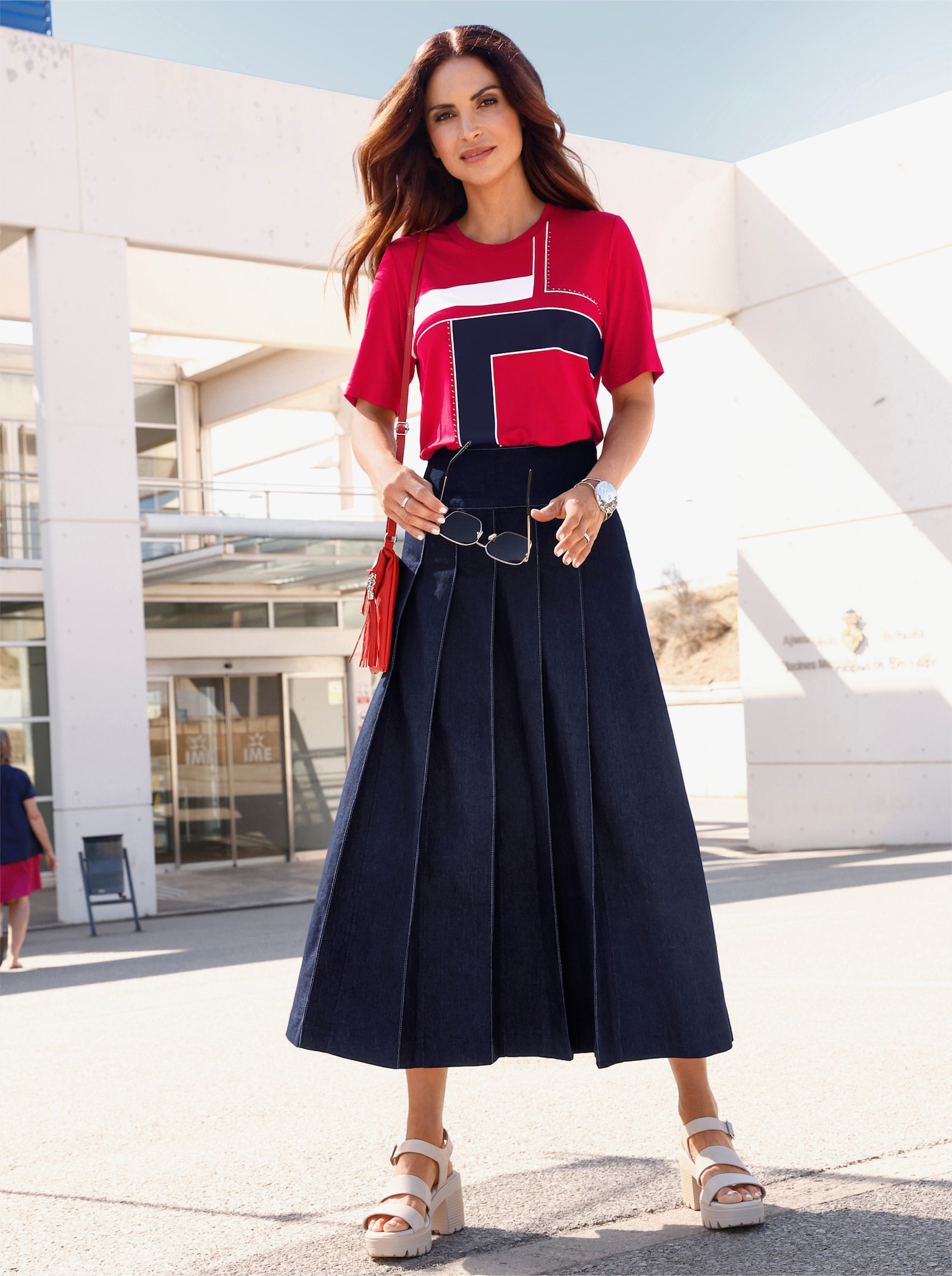 Džínová sukně dílového střihu se záhyby - tmavěmodrá