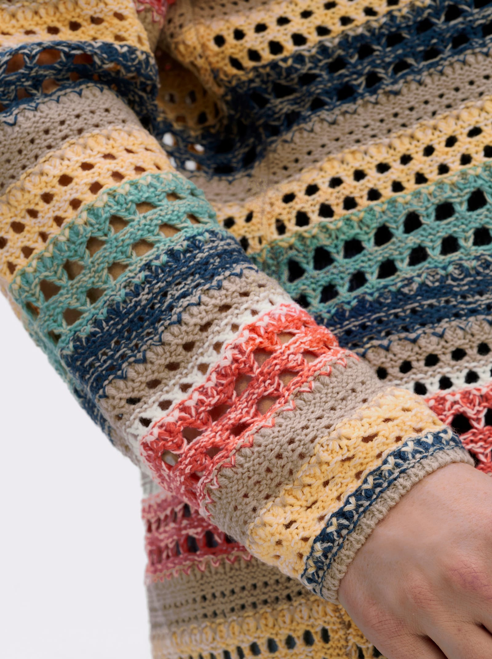 Ajourstrickjacke in Streifen-Optik - sesam-apricot-gemustert