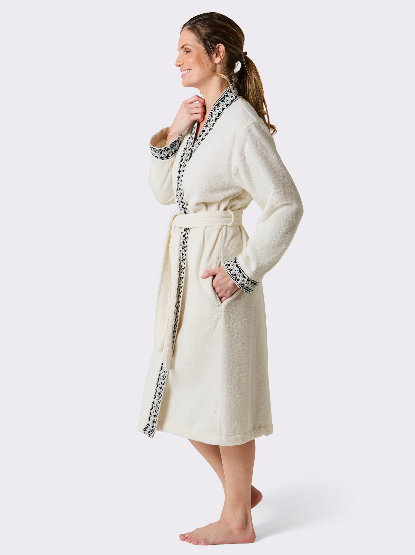 Plantier Bademantel mit Webblende - weiß-schwarz