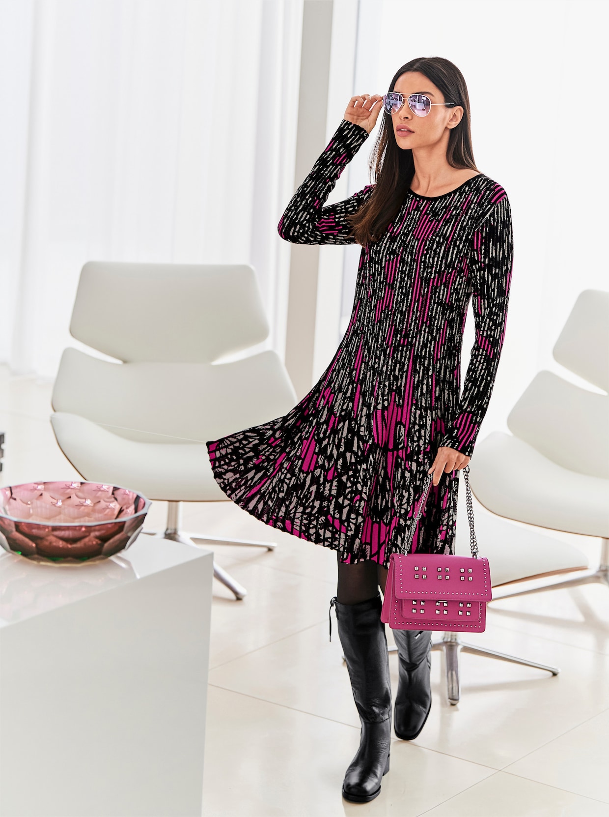 heine Strickkleid - schwarz-fuchsia-gemustert