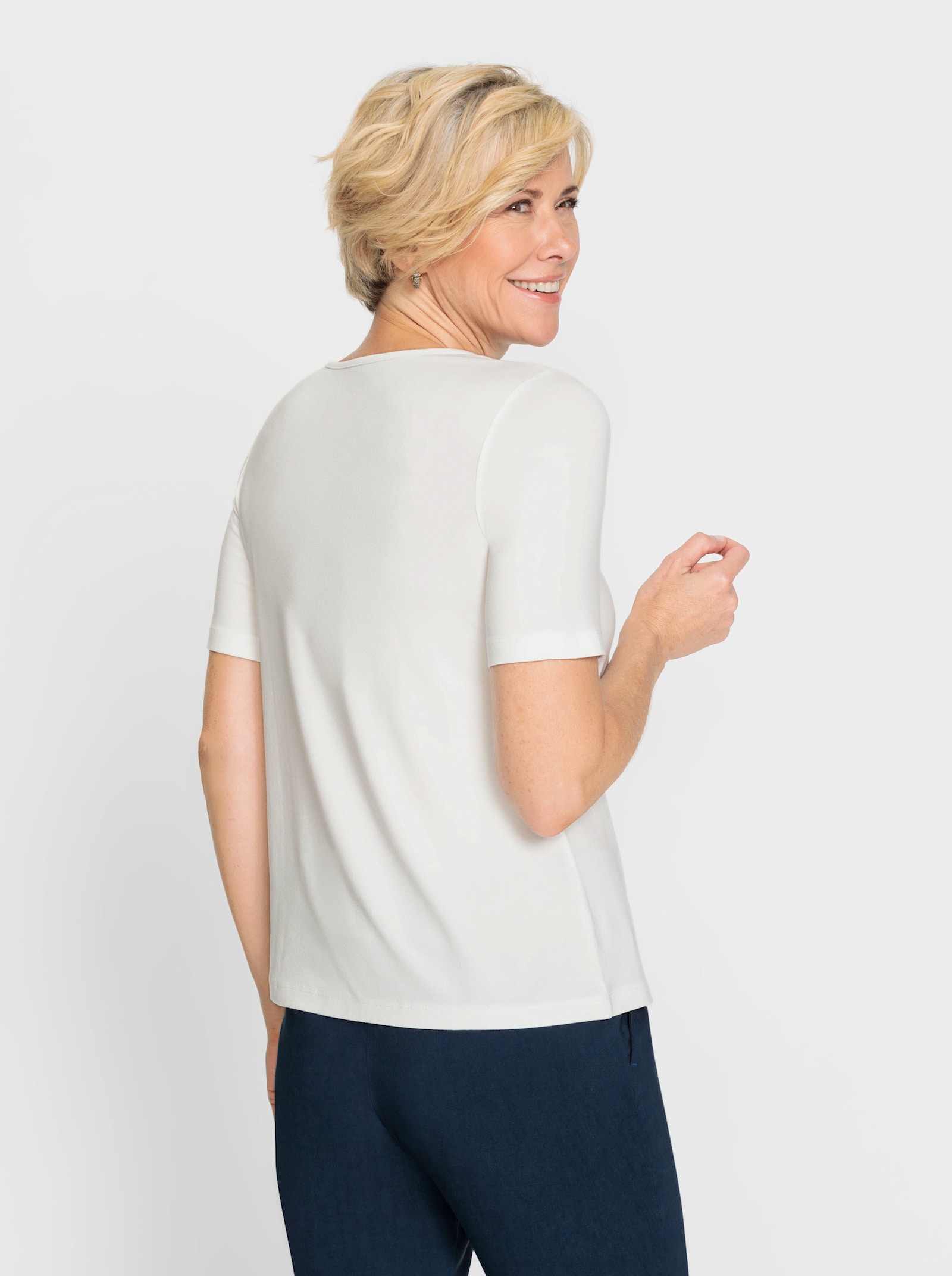 Rundhalsshirt mit Steinchen am Ausschnitt - ecru