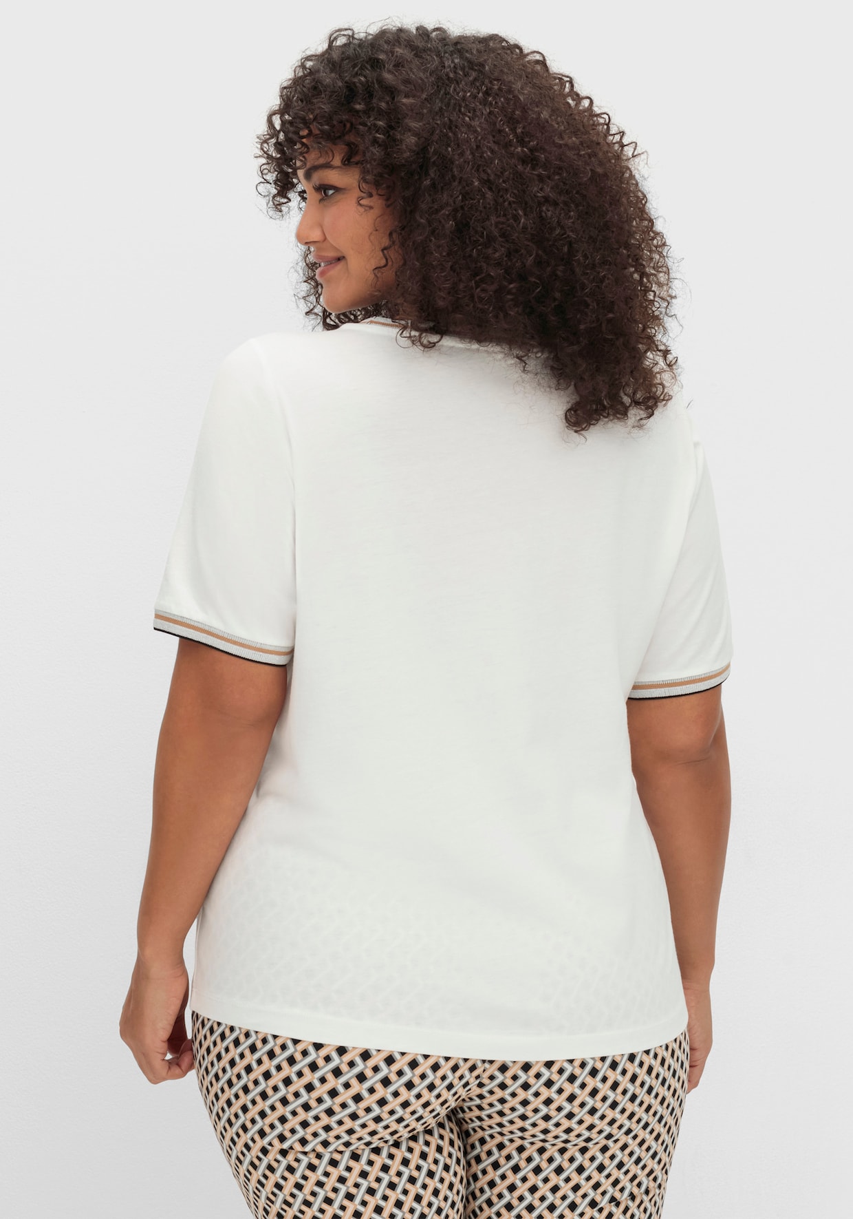 Rundhalsshirt mit Glanz- und Glitzer-Akzenten - ecru-bedruckt