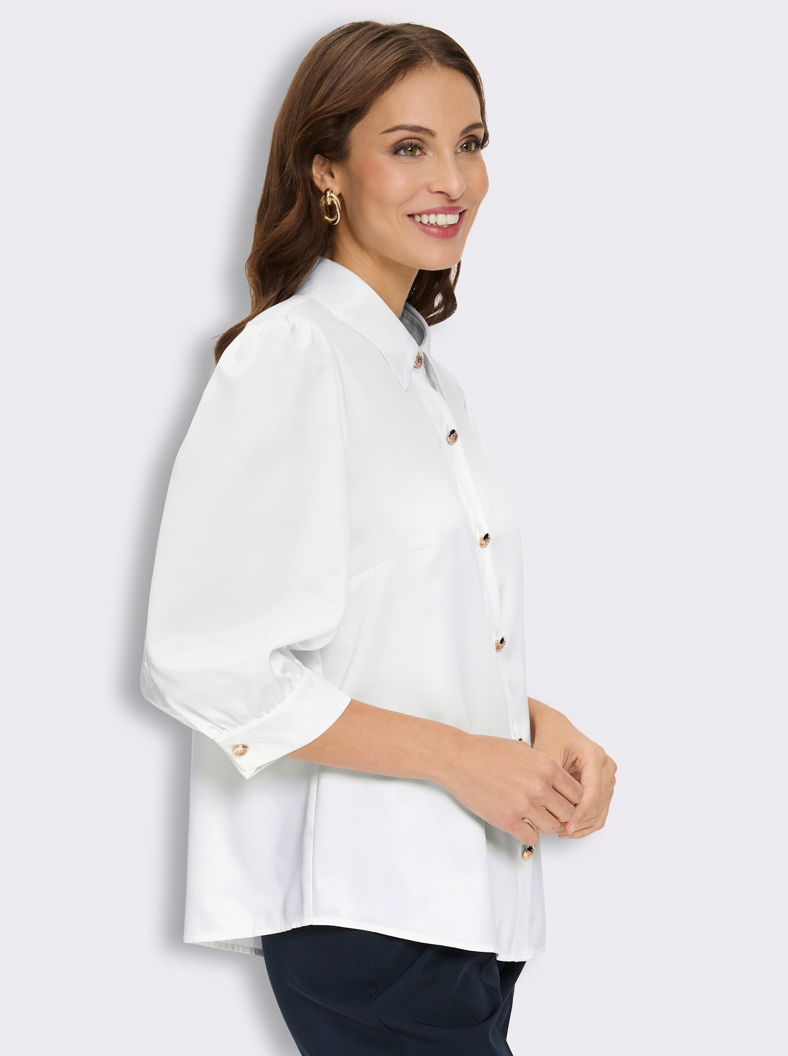 Satinbluse mit goldfarbenen Schmucknöpfen - ecru