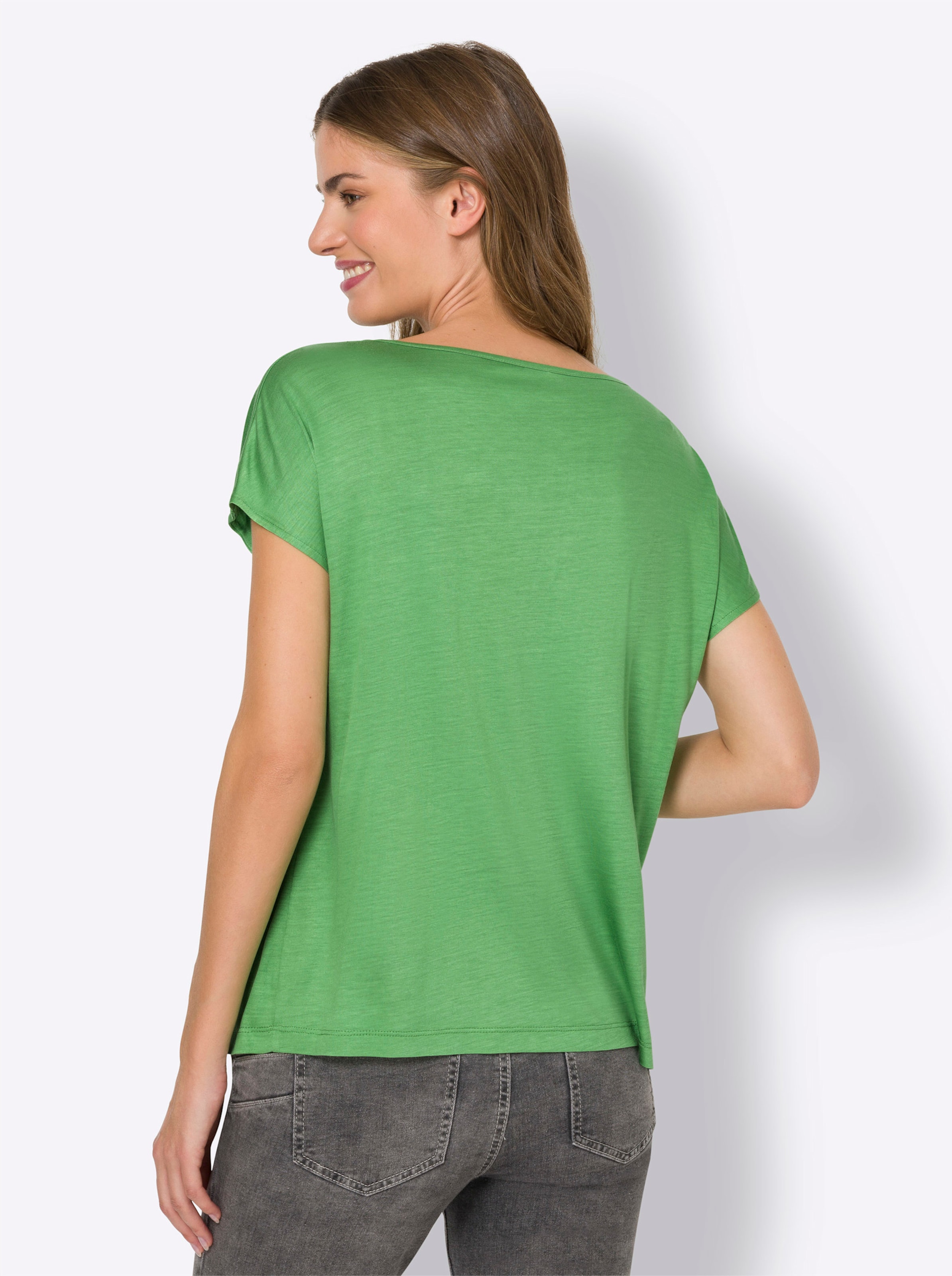 T Shirt  günstig Kaufen-Shirt in apfel von heine. Shirt in apfel von heine <![CDATA[Shirt Kombipartner in fließender Jersey-Qualität. Mit Kellerfalte unter dem V-Ausschnitt und Kurzarm mit überschnittener Schulter.]]>. 