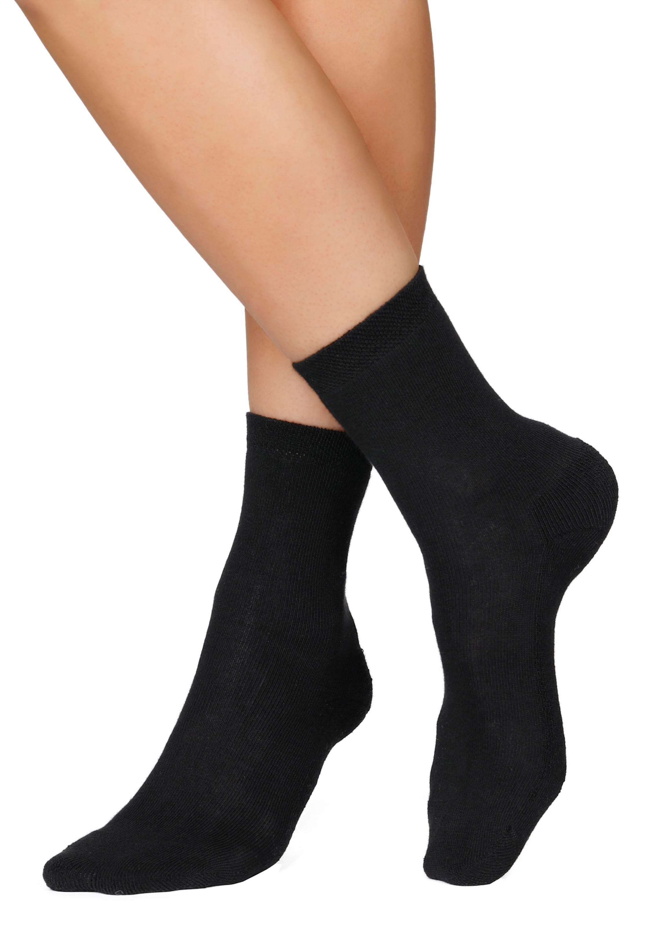 SOCKEN günstig Kaufen-Socken in 6x schwarz von H.I.S. Socken in 6x schwarz von H.I.S <![CDATA[Unifarbene Socken von H.I.S im praktischen 6er-Pack. Nahtlose Verarbeitung für mehr Komfort. Wärmende Frotteesohle. Ideal auch bei schlechterem Wetter. Weiches Material mit hohem Ba