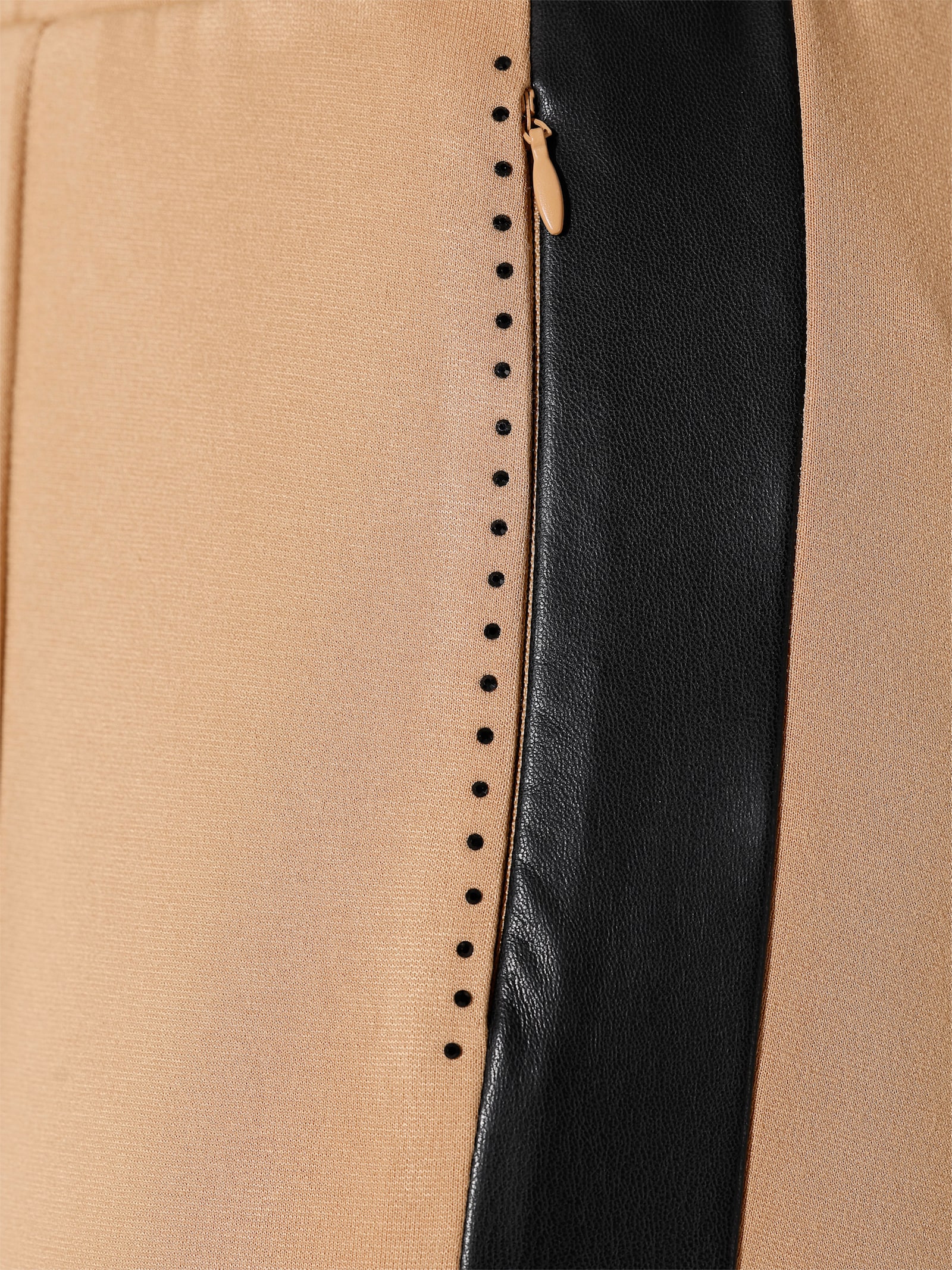 Comfortbroek met strepen in leerlook - camel