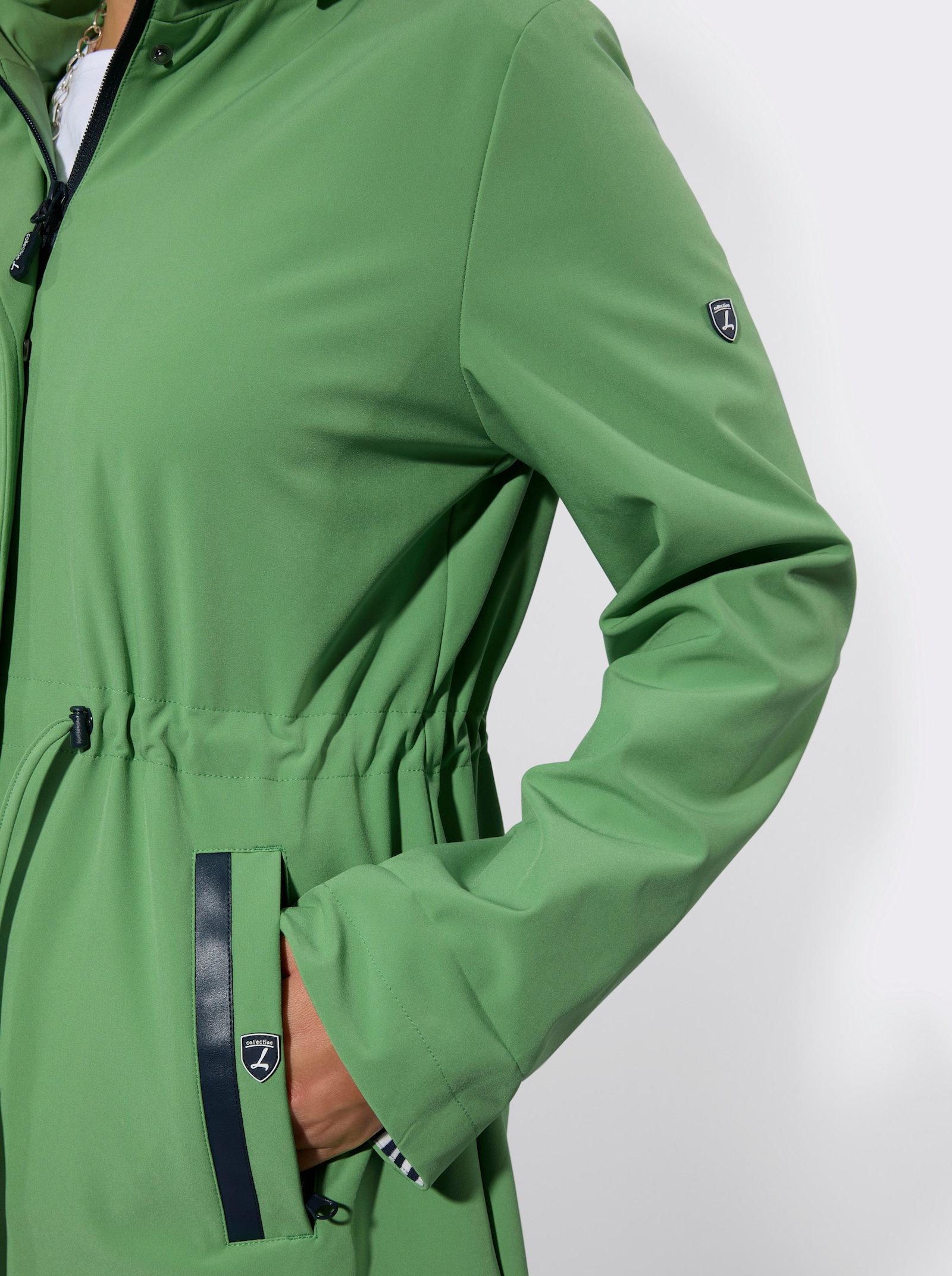 Softshelljacke mit abnehmbarer Kapuze - apfel