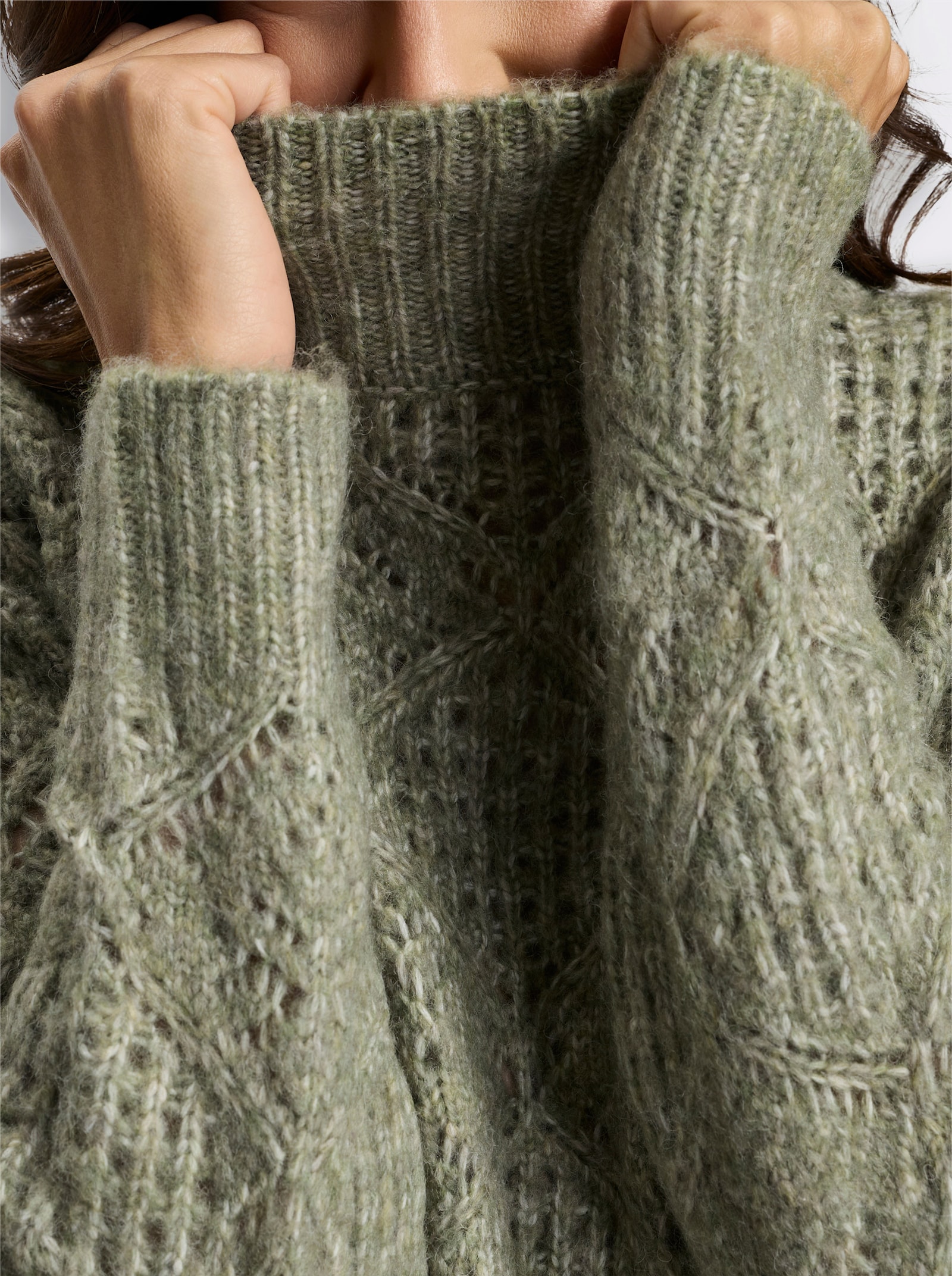 Stehkragenpullover im Ajourmuster - khaki-meliert