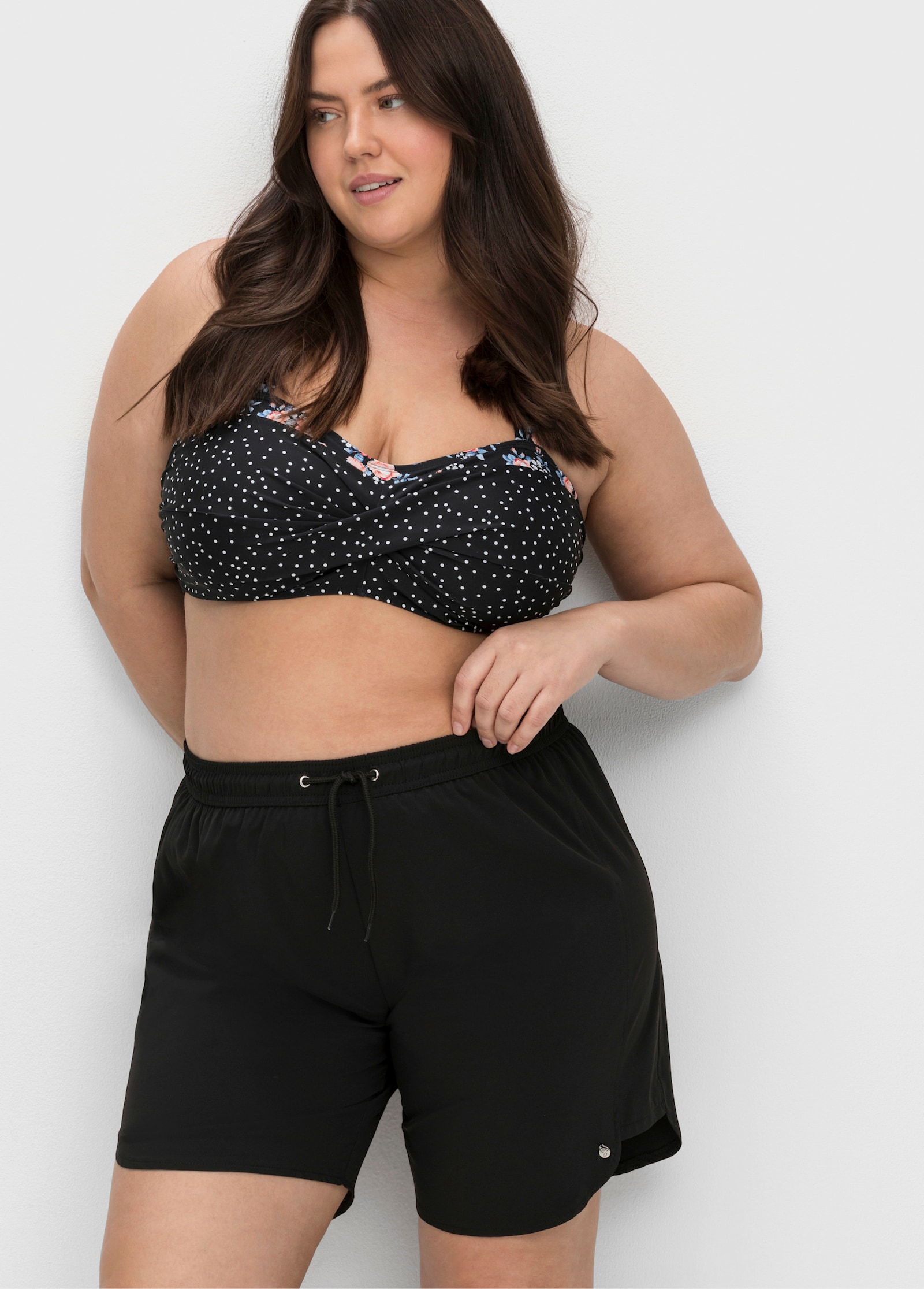 sheego Badehose mit Bindeband, seitlich abgerundet - schwarz