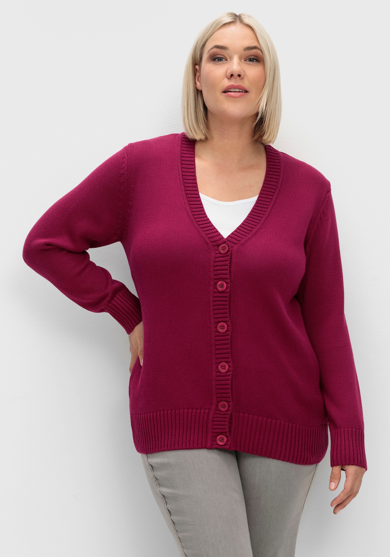 Strickjacke mit farblich abgestimmten Knöpfen - fuchsia