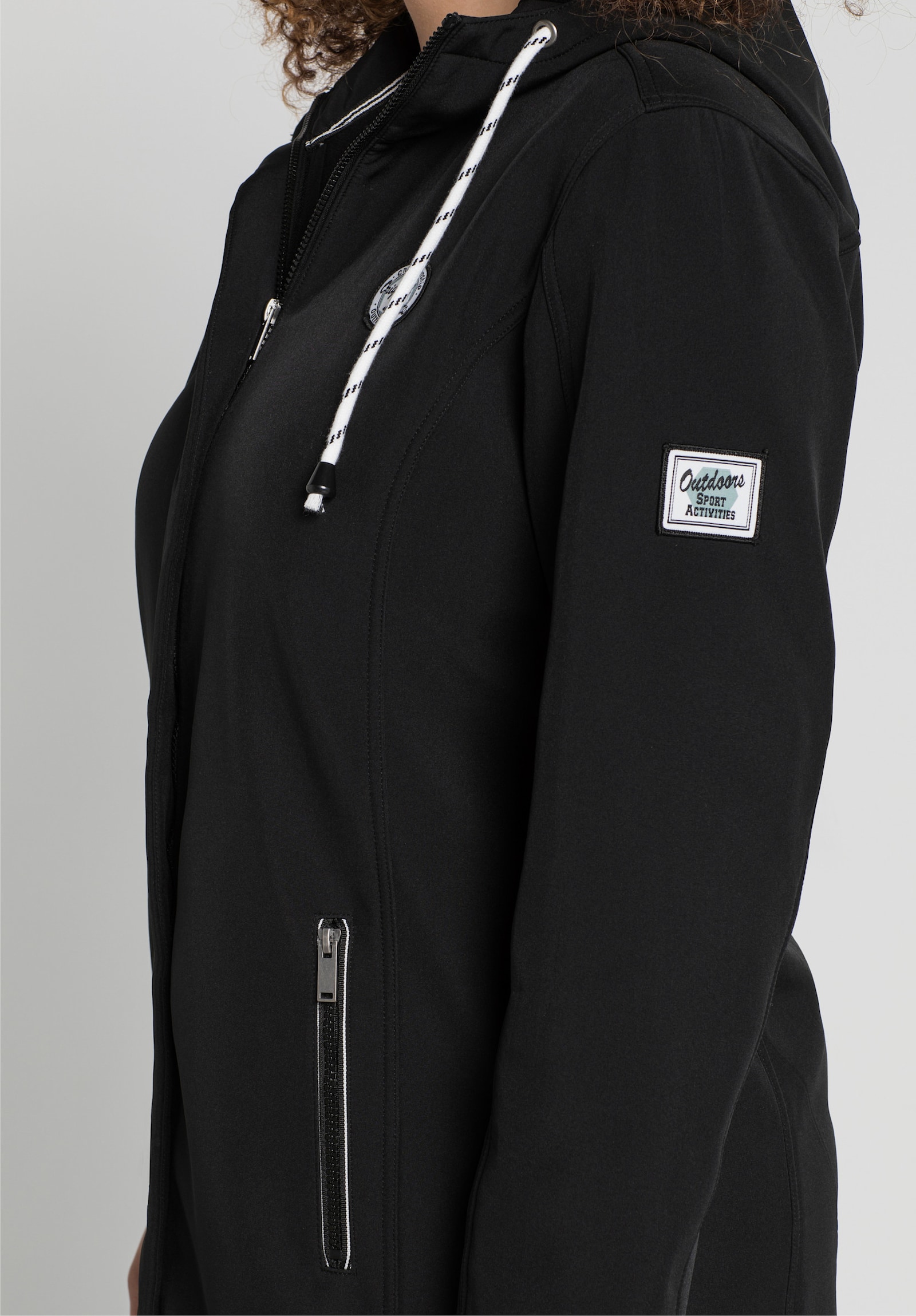 sheego Softshelljacke mit Kapuze - schwarz