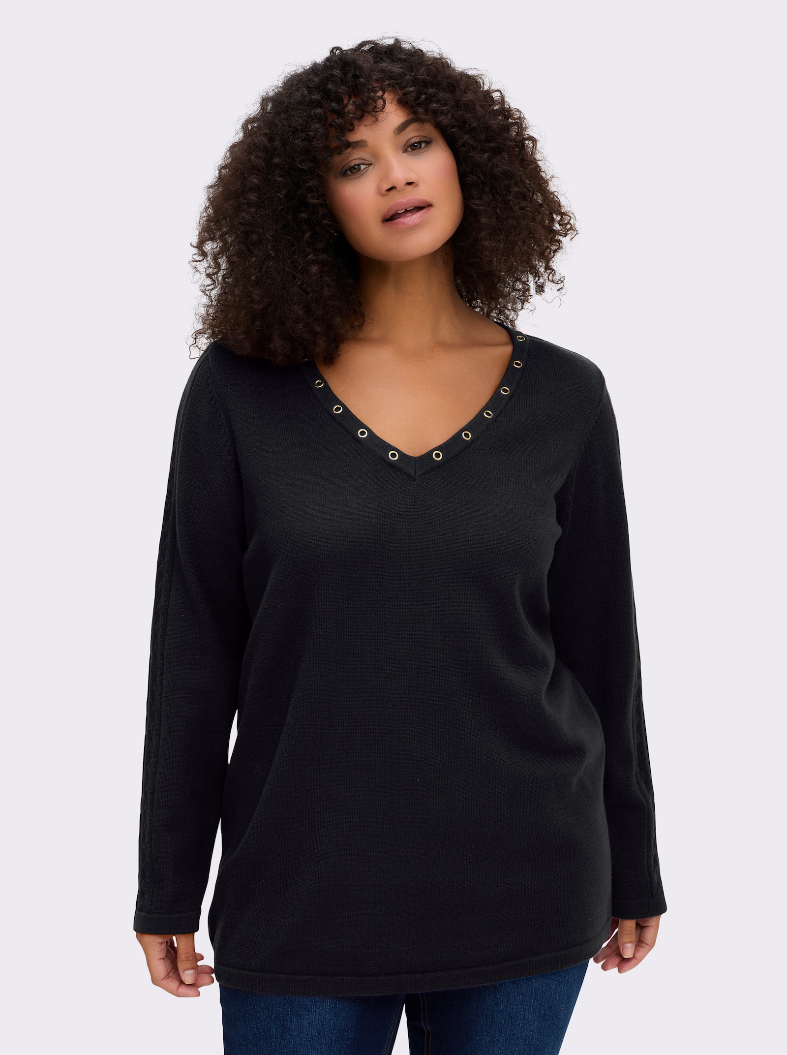 sheego Pullover mit tiefem V-Ausschnitt und Ösenverzierung - schwarz