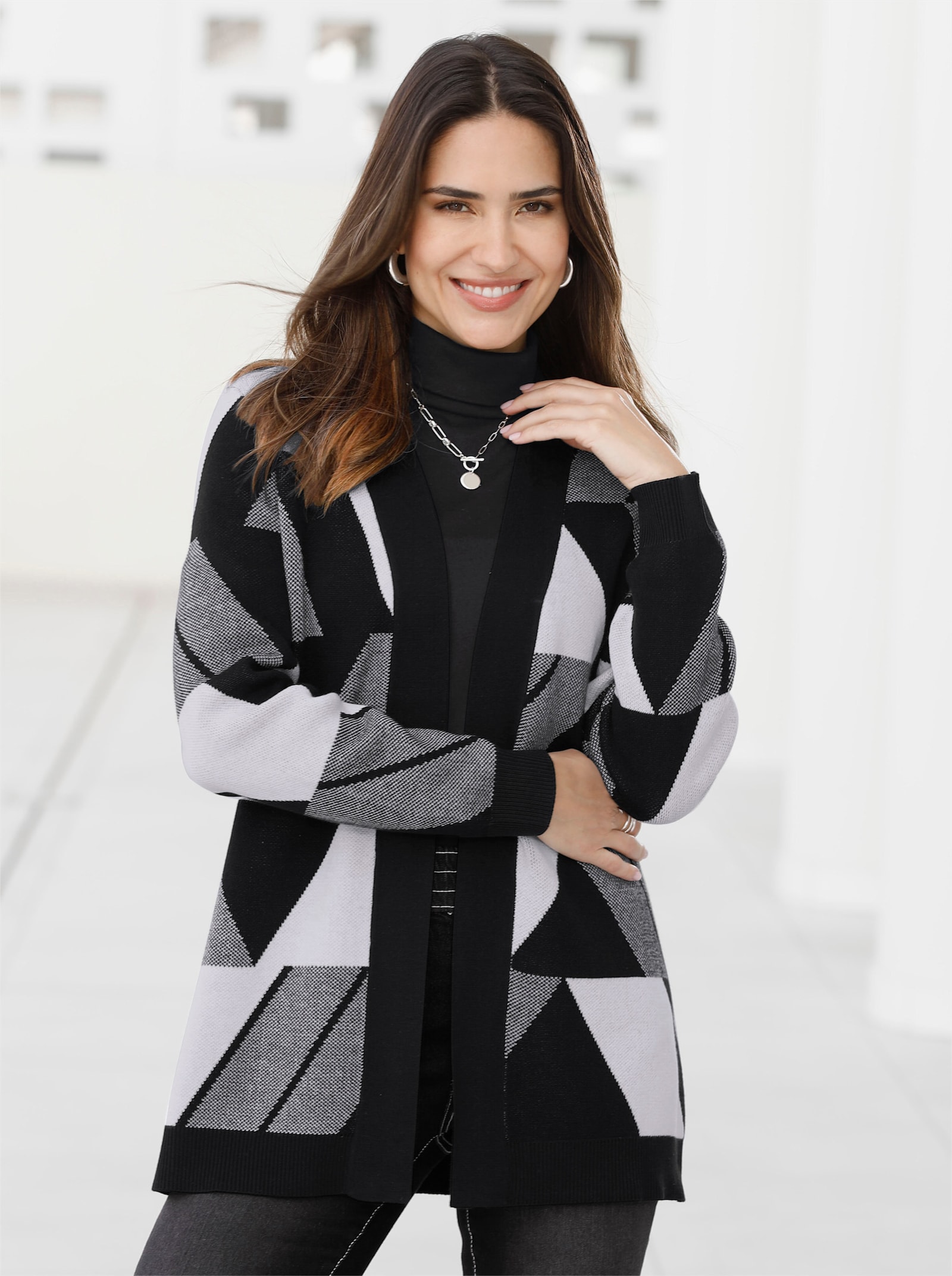 Vest met intarsiapatroon, open model - zwart/wit gedessineerd