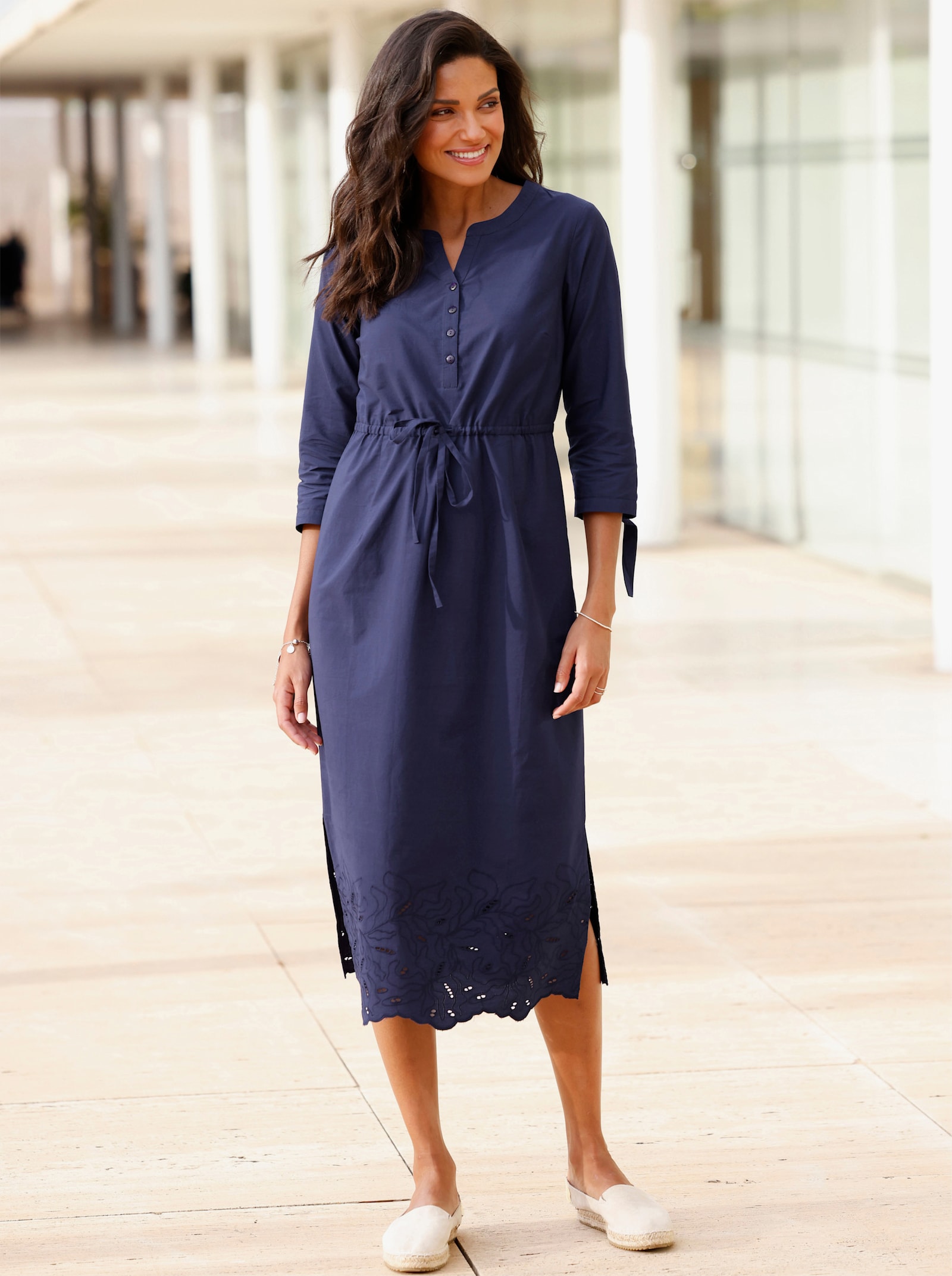 A-Linien-Kleid mit Lochstickerei - marine