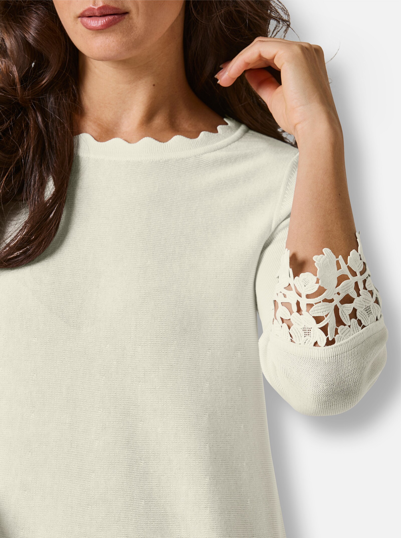 CREATION L PREMIUM Feinstrickpullover mit breitem Spitzenabschlusss - ecru