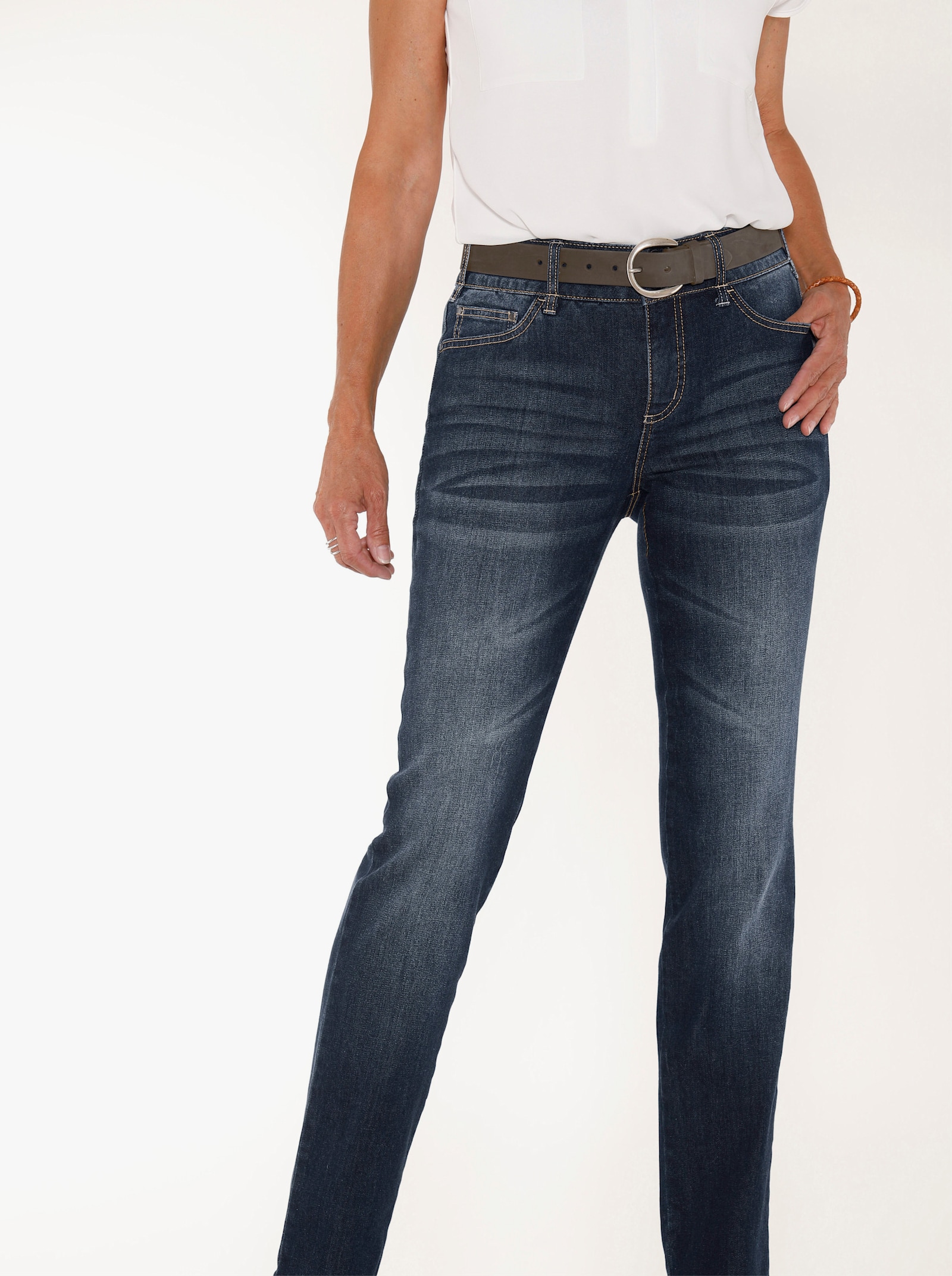 Jeans mit Nieten an den Taschen - dark blue
