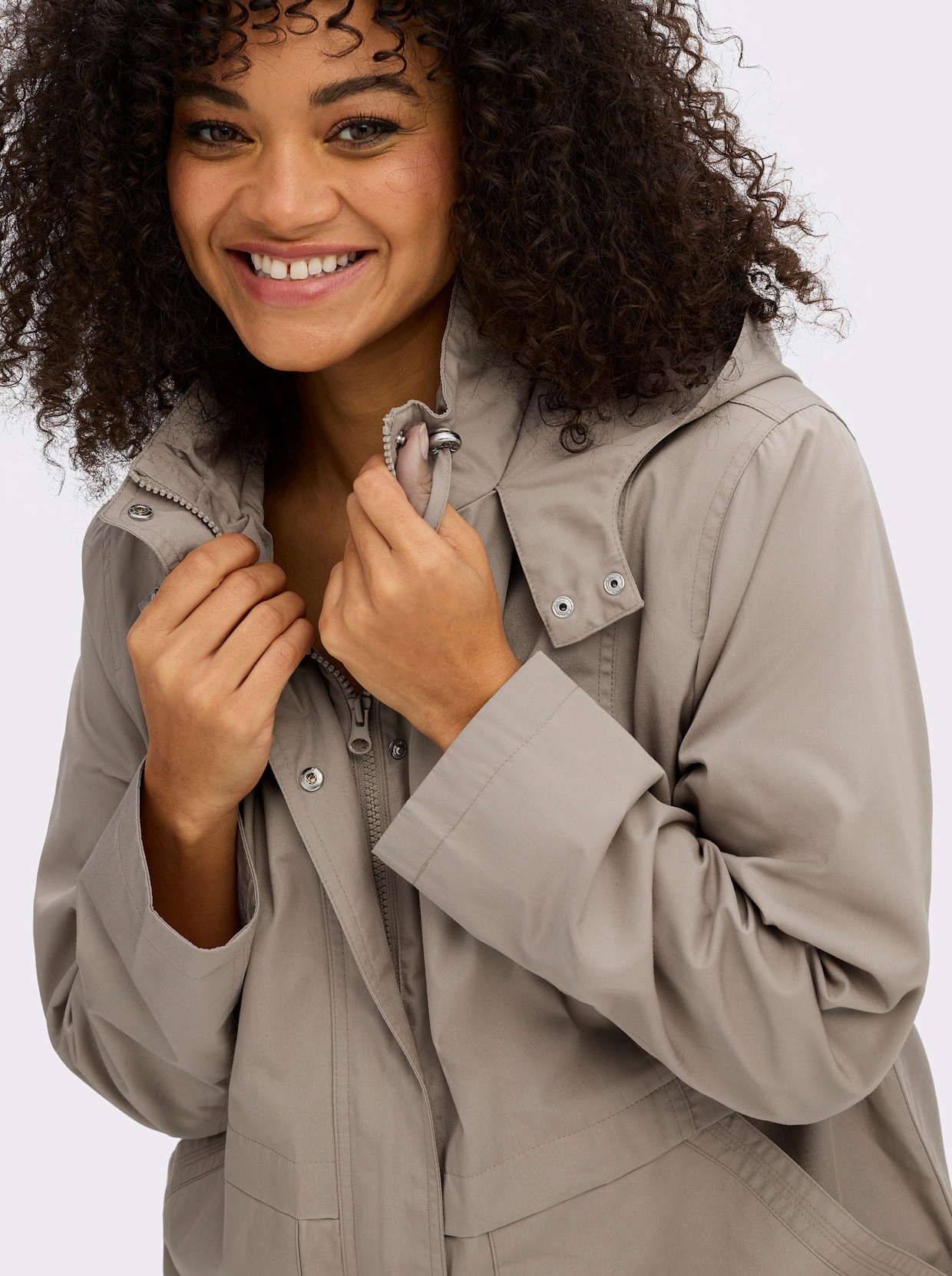 Kapuzenjacke mit Stehkragen - sesam