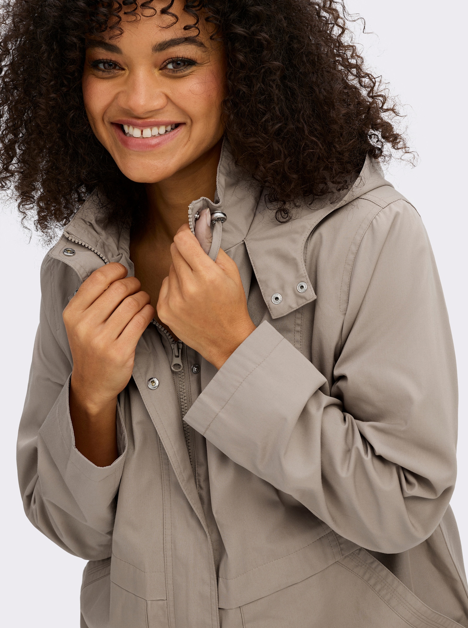 Kapuzenjacke mit Stehkragen - sesam