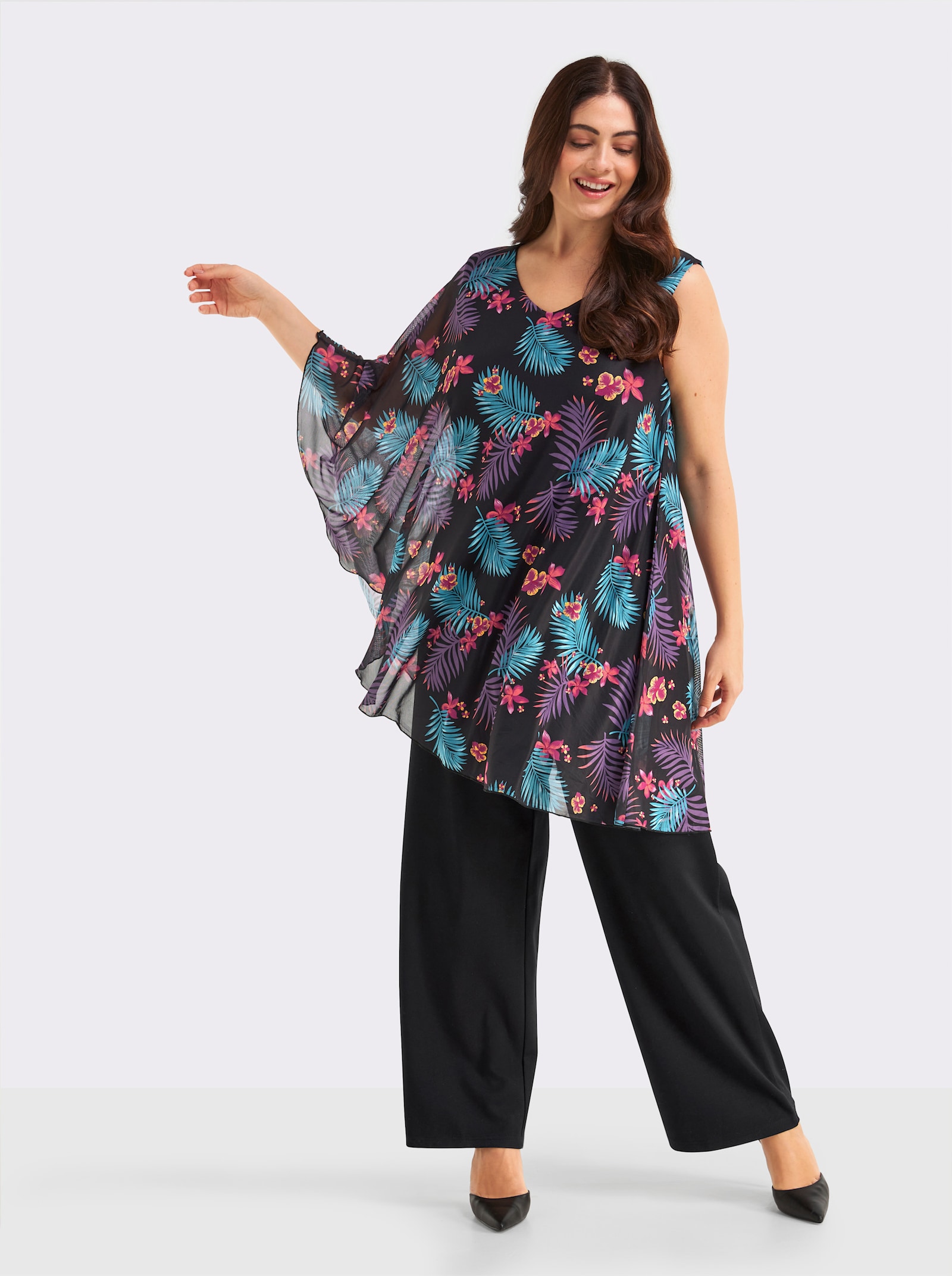 sheego Jumpsuit mit asymmetrischem Cape - schwarz-erdbeere-bedruckt