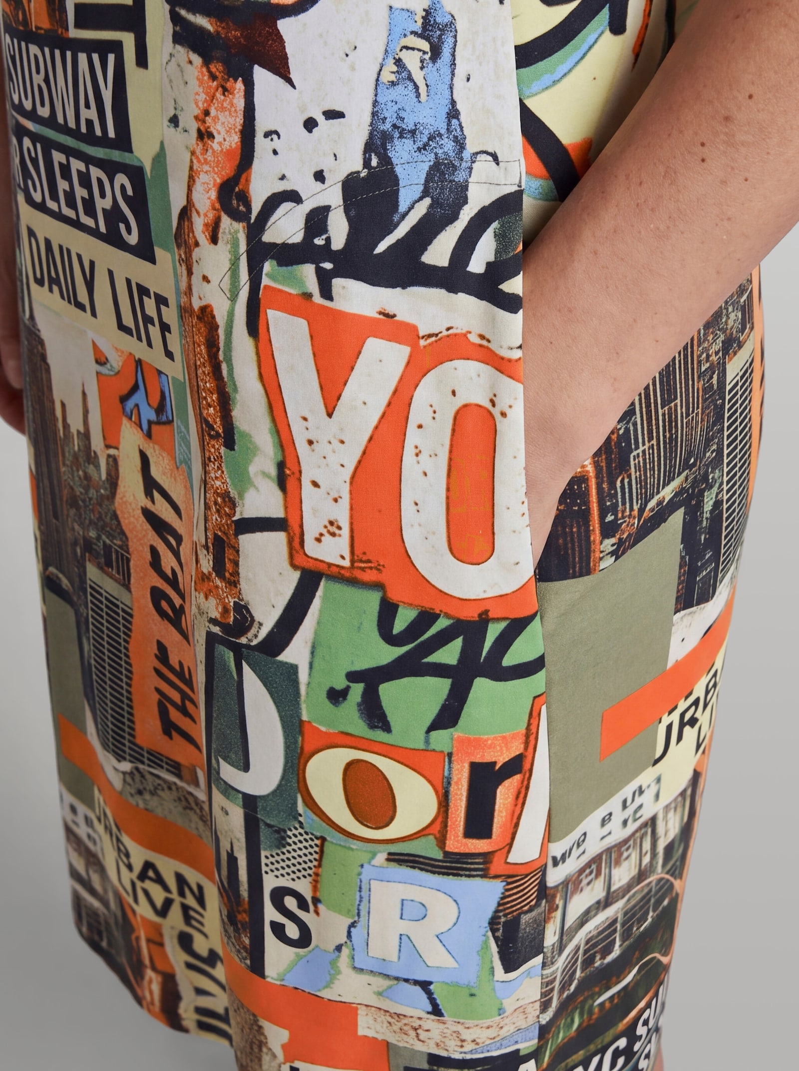 heine Jerseykleid mit Patchwork-Print - sand-schwarz-bedruckt