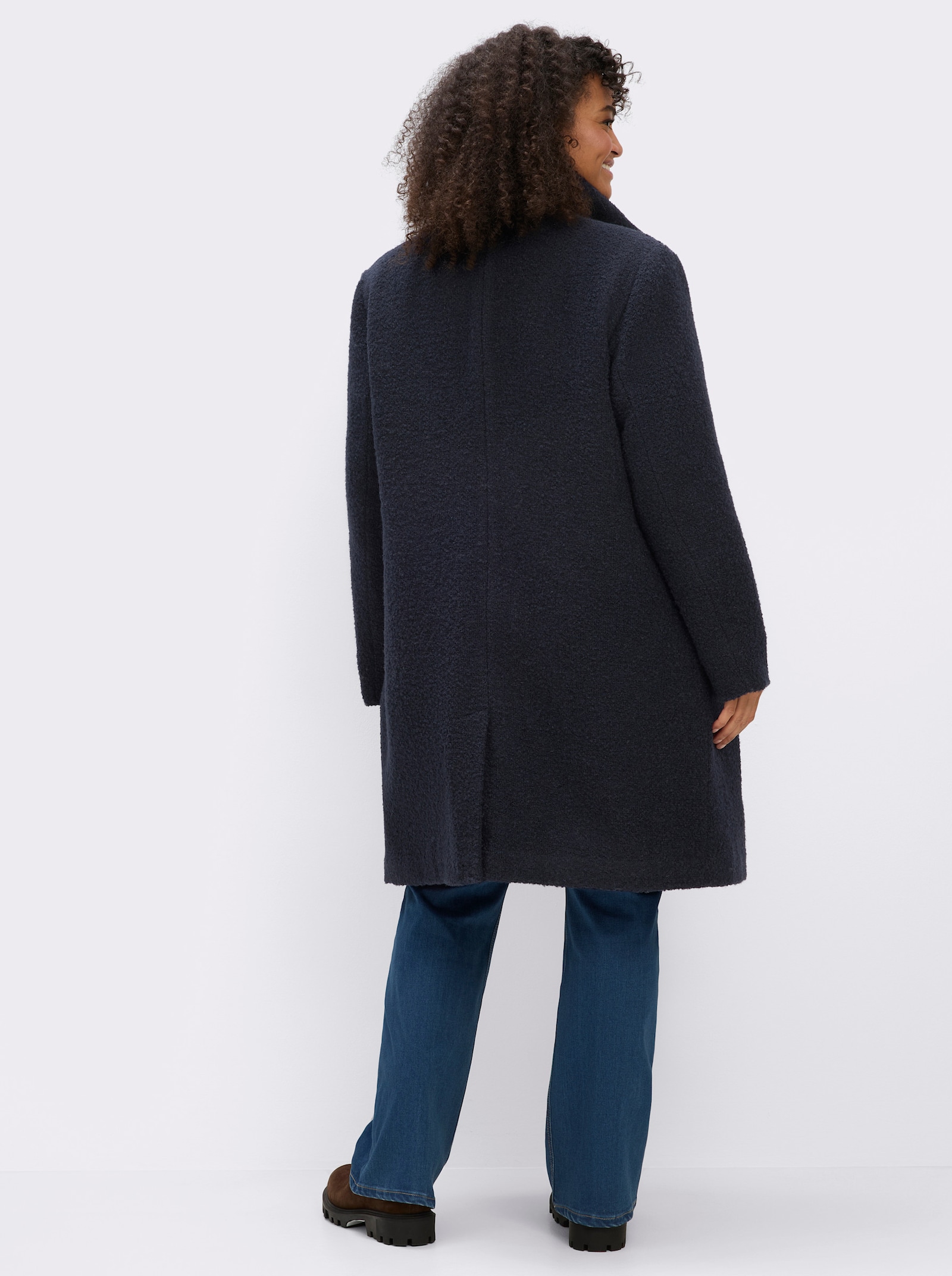sheego Kurzmantel aus Bouclé - tiefblau