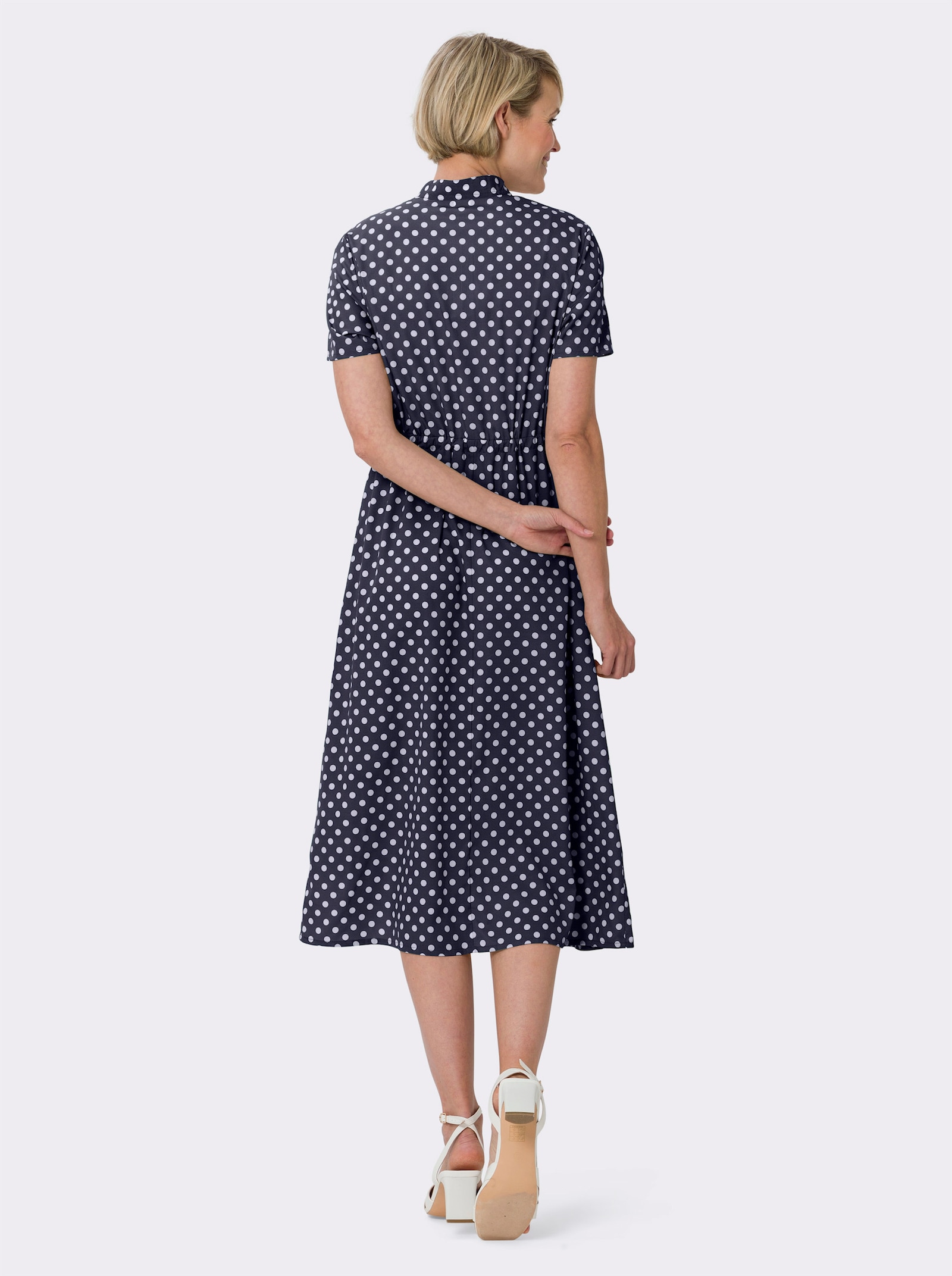 Utställd klänning med knappslå, prickig - marin-vit, prickig