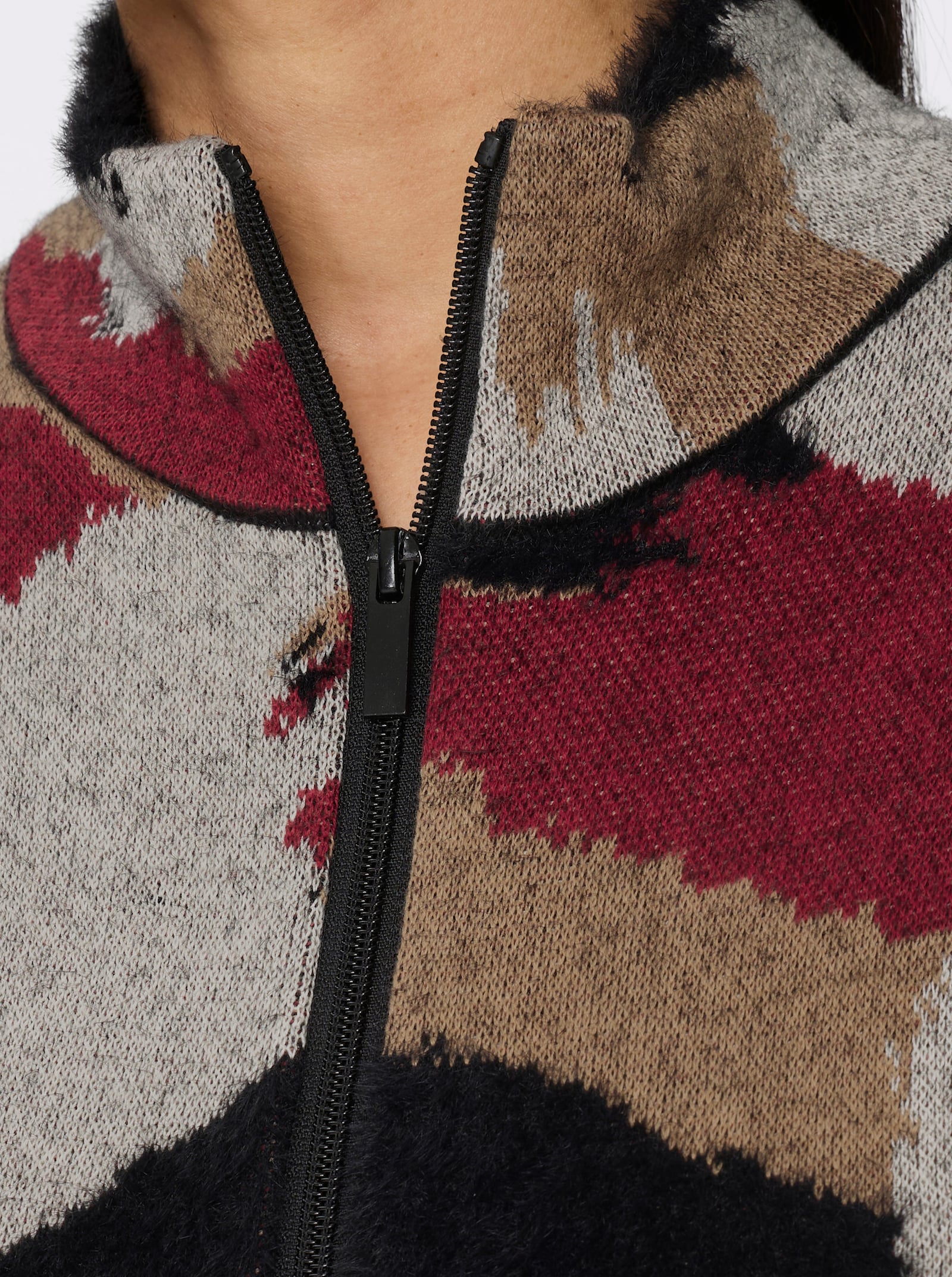 heine Jacquardstrickjacke mit 2-Wege-Zipper - schwarz-kirsche-gemustert