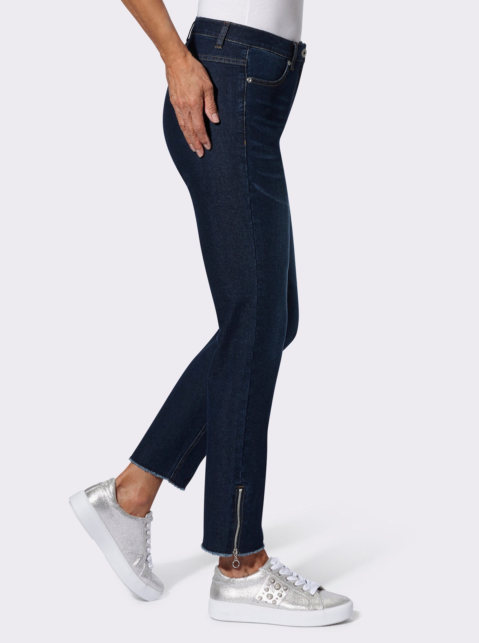 Jeans mit Nieten und Fransen - blue-stone-washed