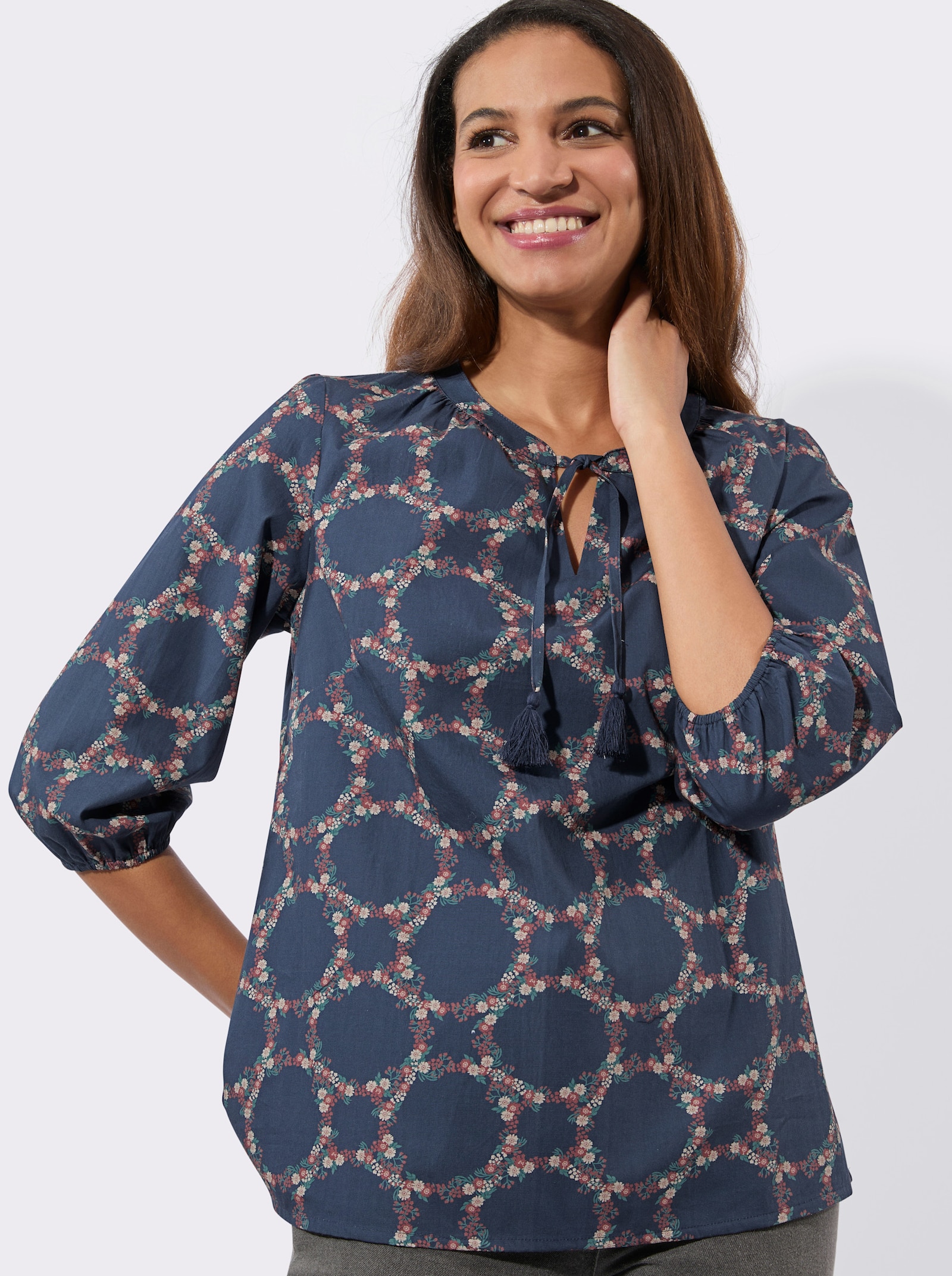 Baumwollbluse mit Gummizug an den 3/4-Ärmeln - rauchblau-rosenholz-bedruckt