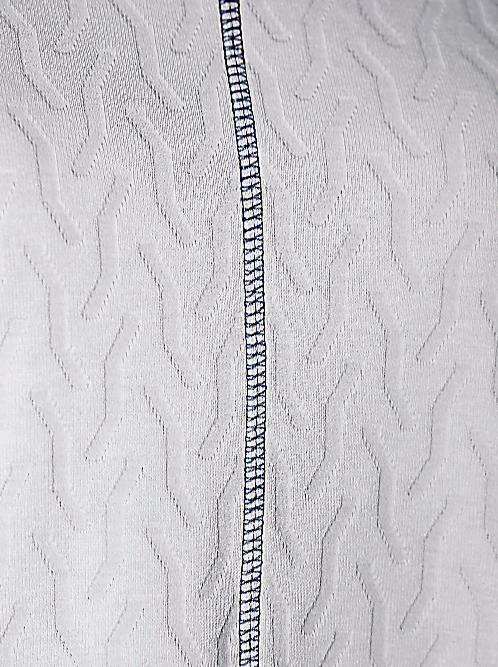 V-Shirt in Jersey-Jacquard-Qualität - weiß