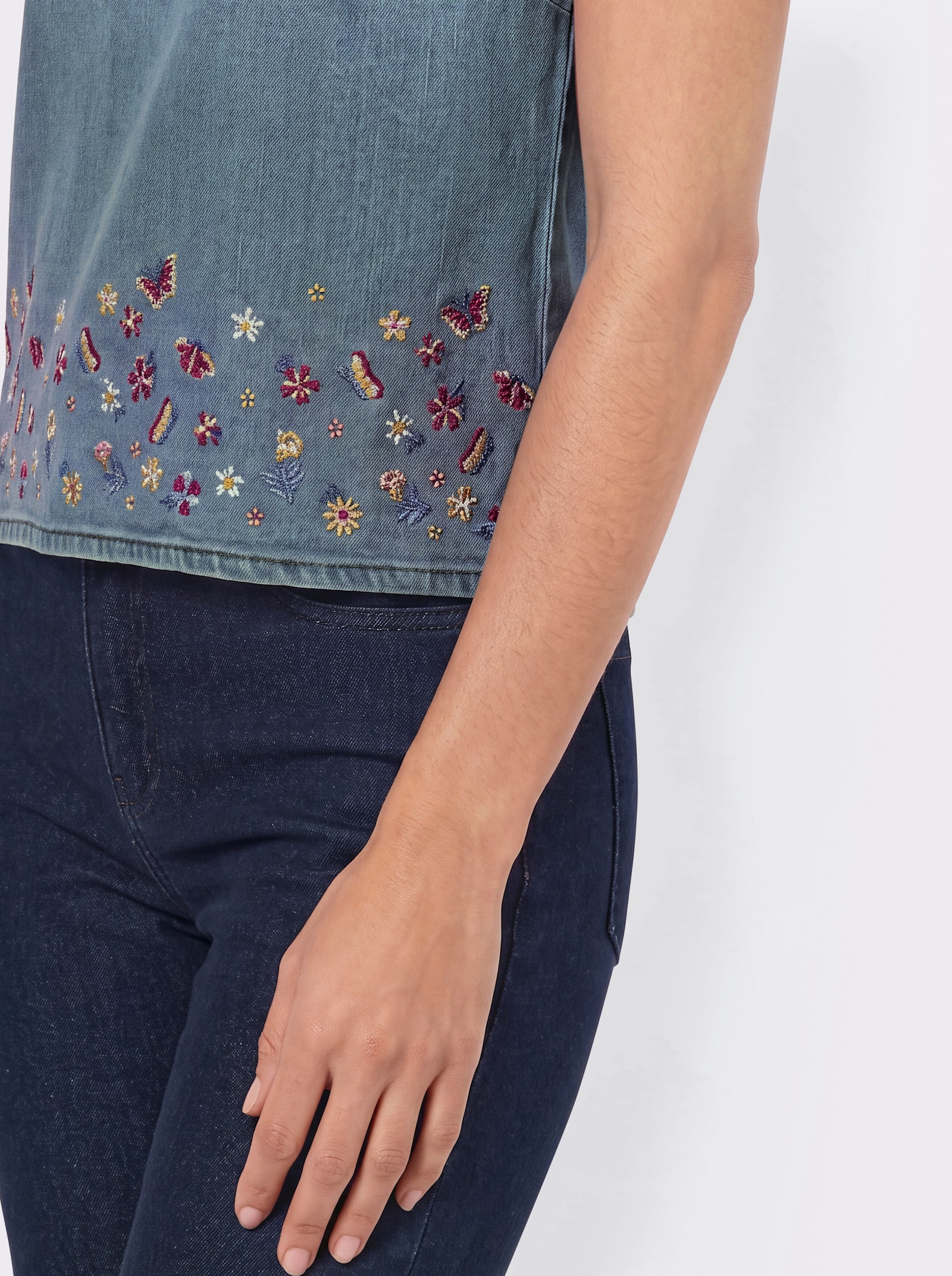 Jeanstop mit Stickerei am Saum - blue-bleached