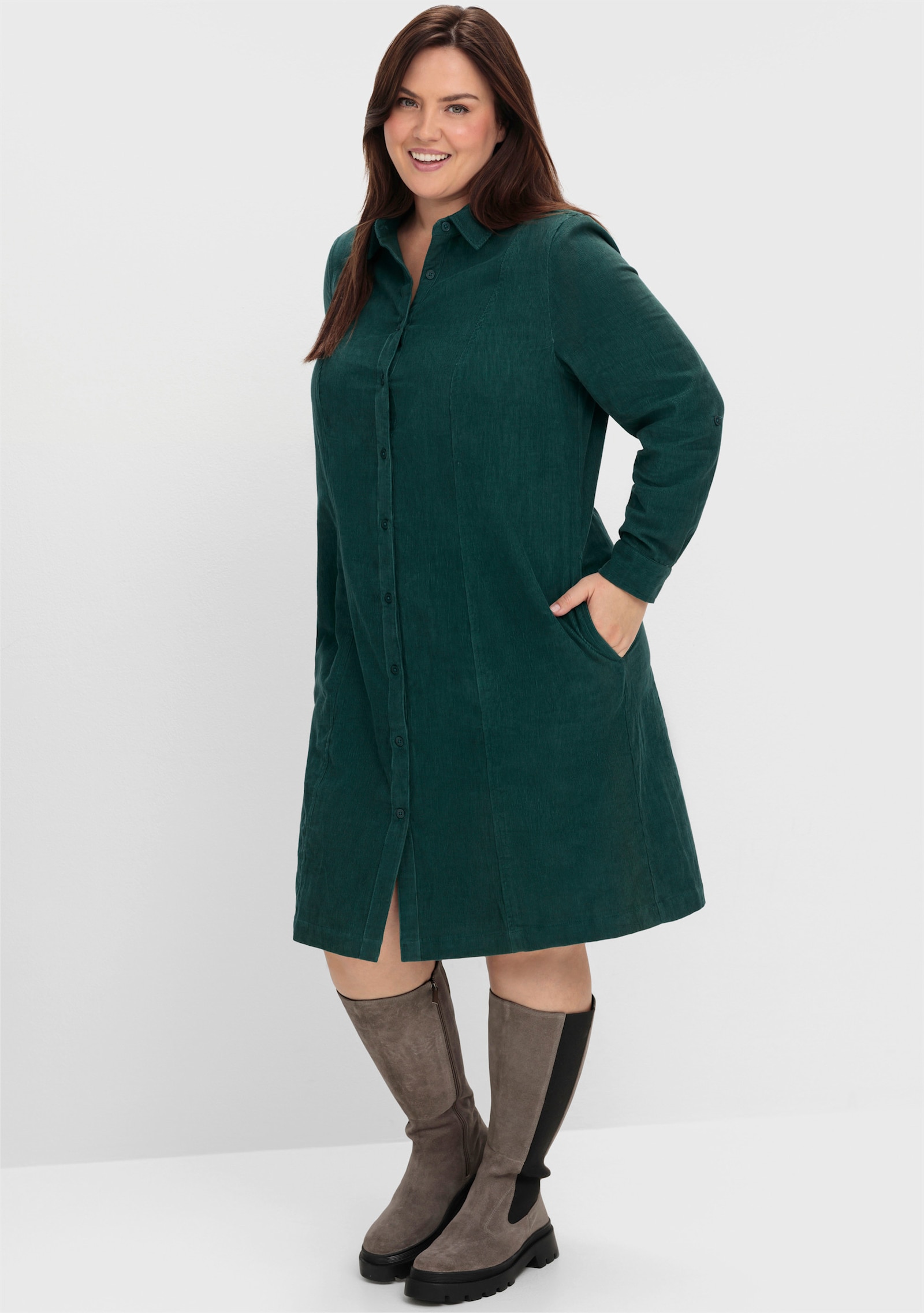 sheego Hemdblusenkleid aus weichem Cord - tiefgrün