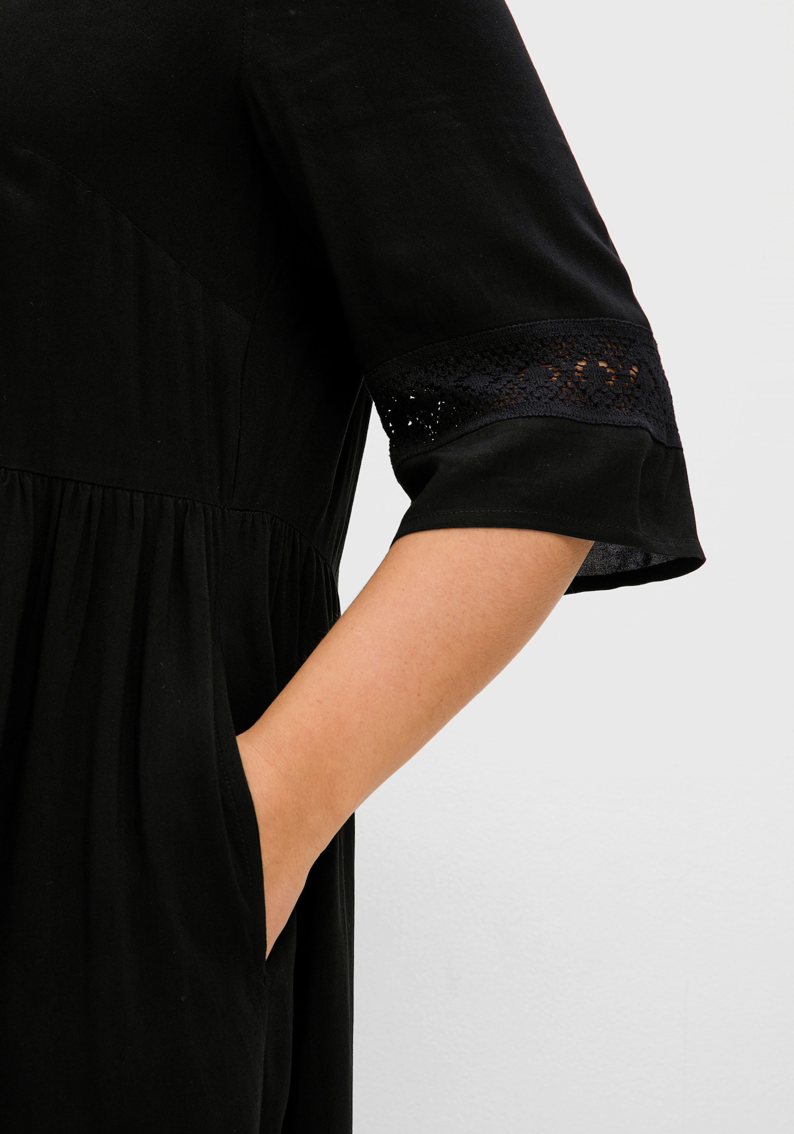 sheego A-Linien-Kleid mit Häkelspitze - schwarz