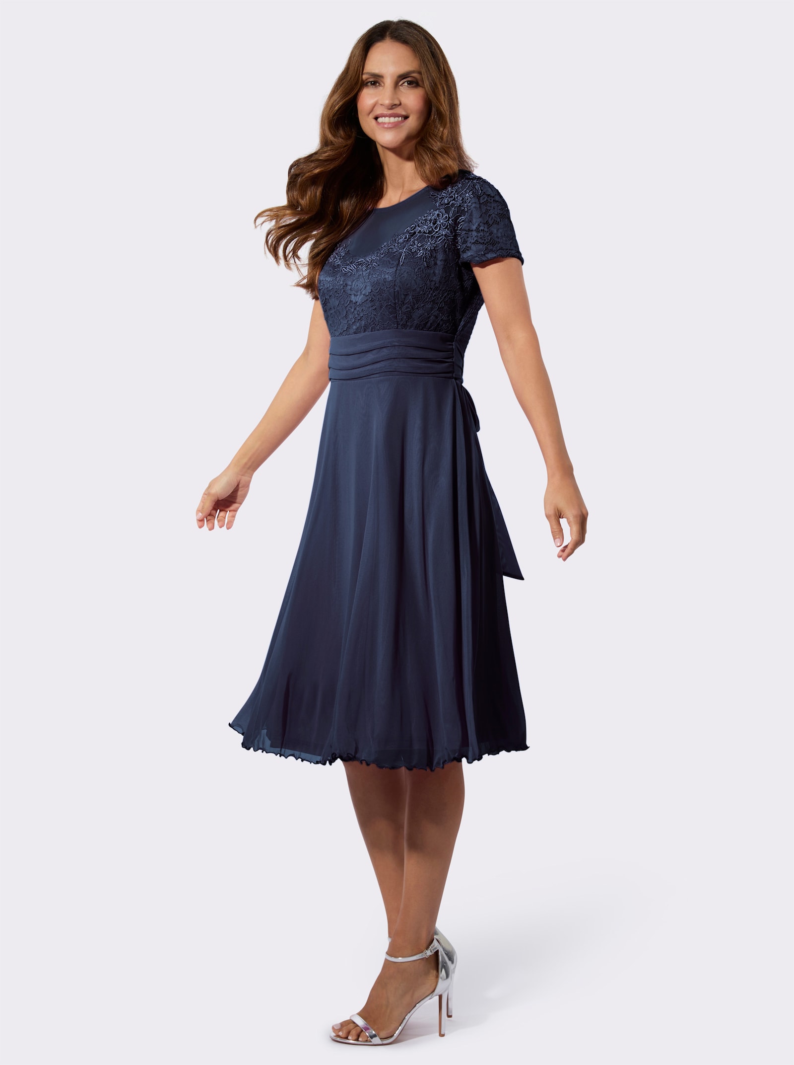 Kanten jurk met delen van mesh - donkerblauw