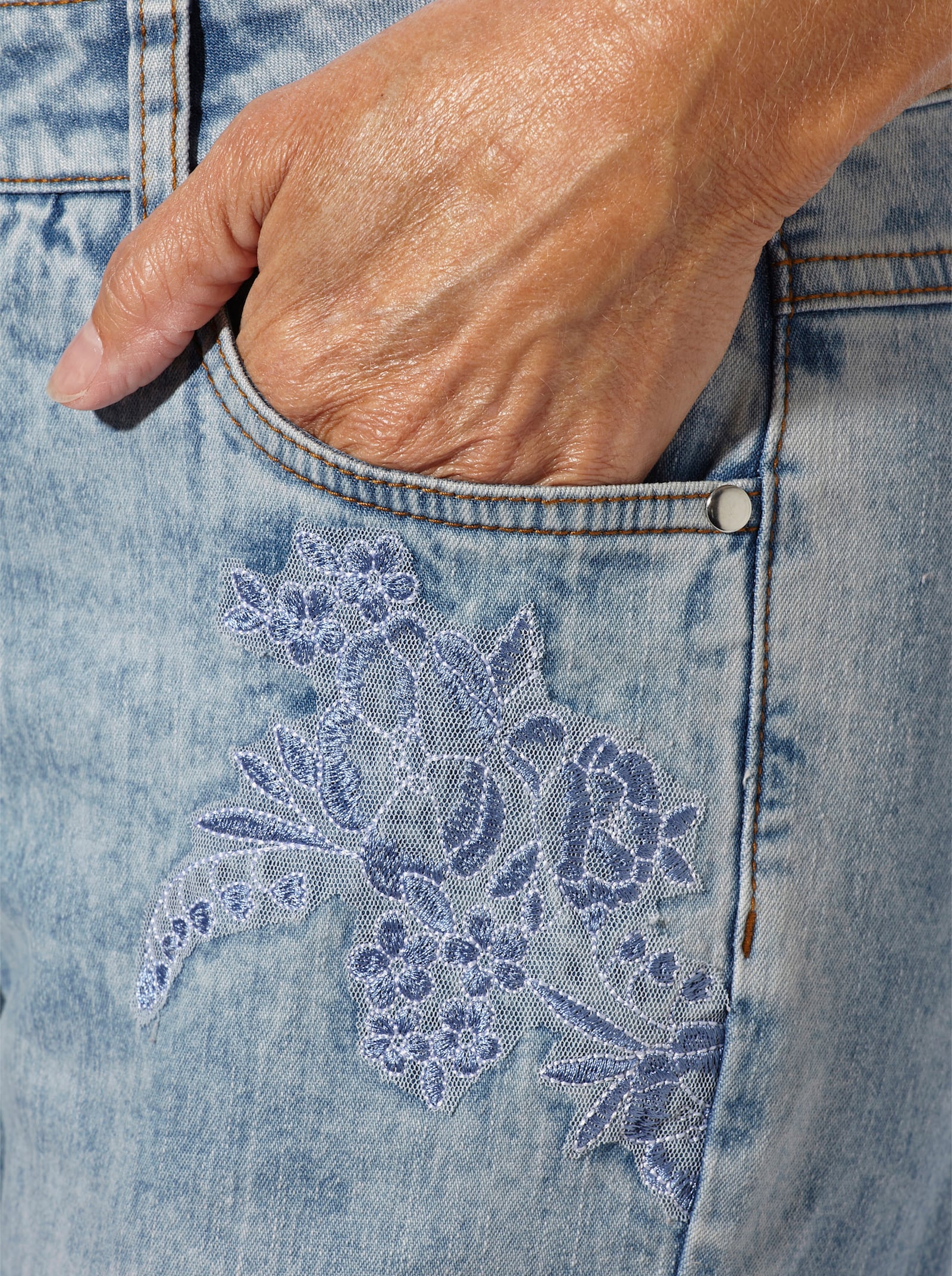 7/8-Jeans mit fransigen Kanten - blue-bleached