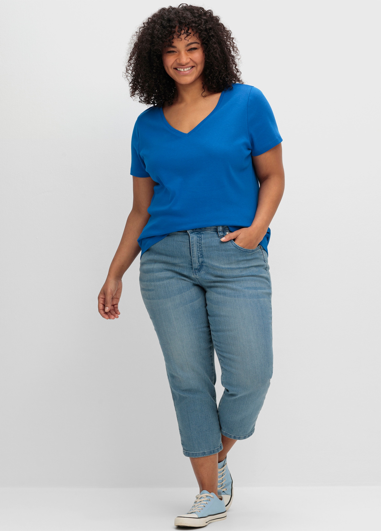 sheego T-Shirt mit V-Ausschnitt, Rippqualität - kobaltblau