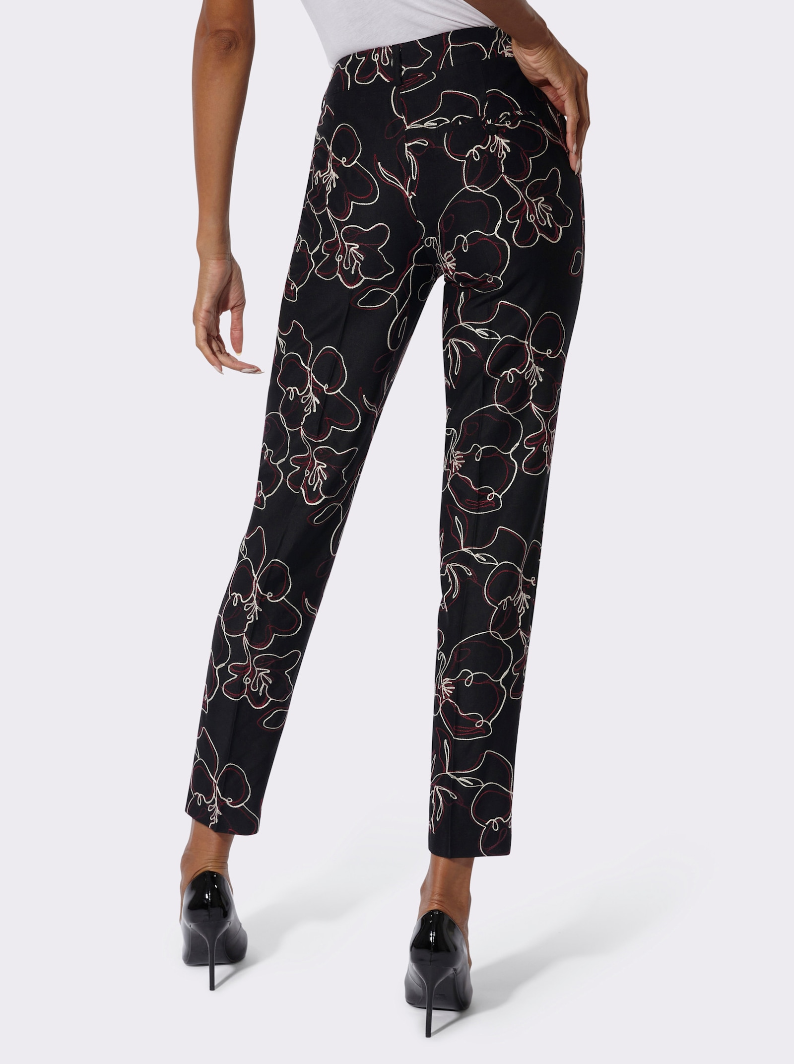 Hose mit aufwendiger Stickerei - schwarz-burgund-gemustert