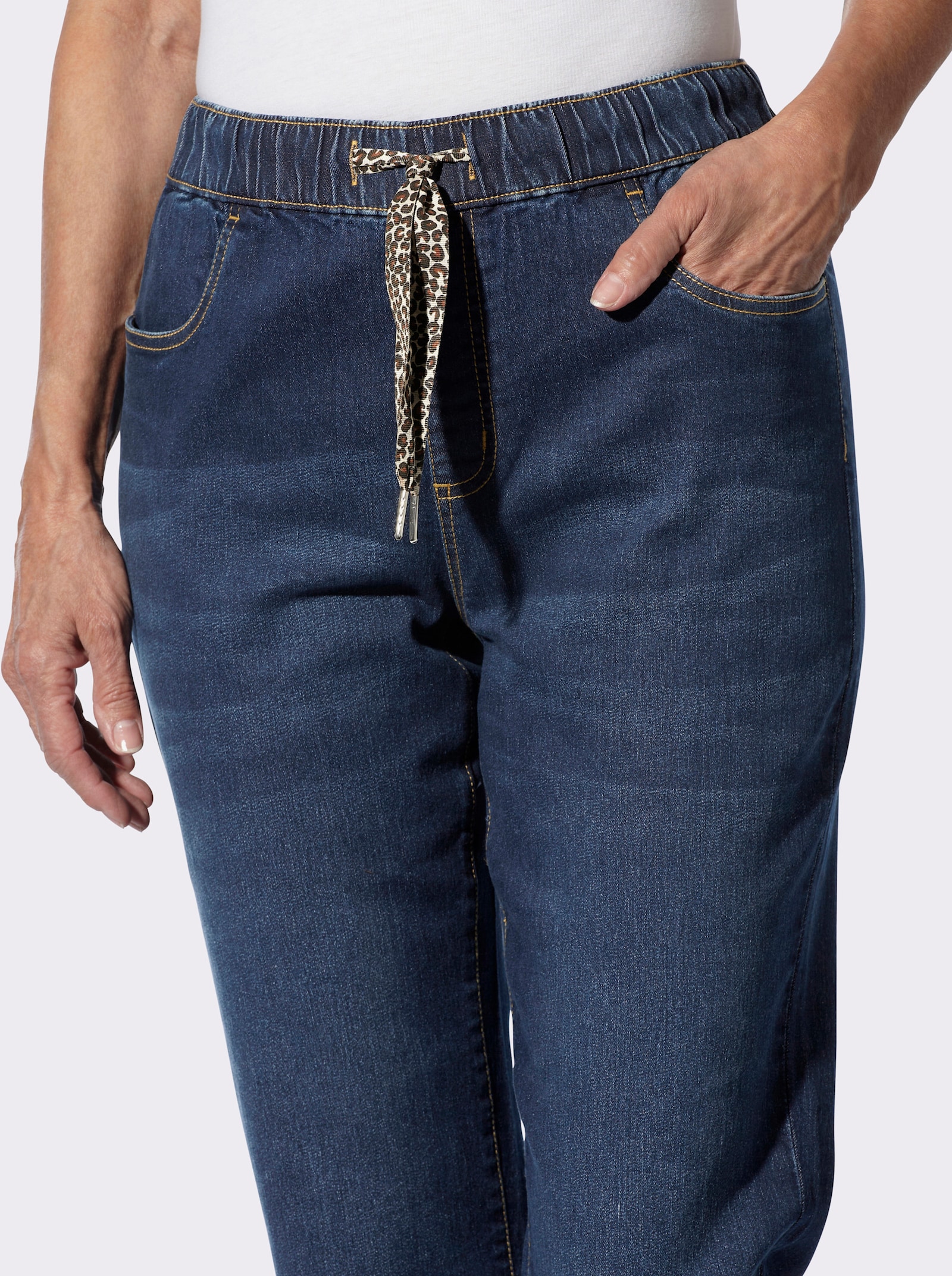 Schlupfjeans mit Bindeband im Leo-Dessin - blue-stone-washed