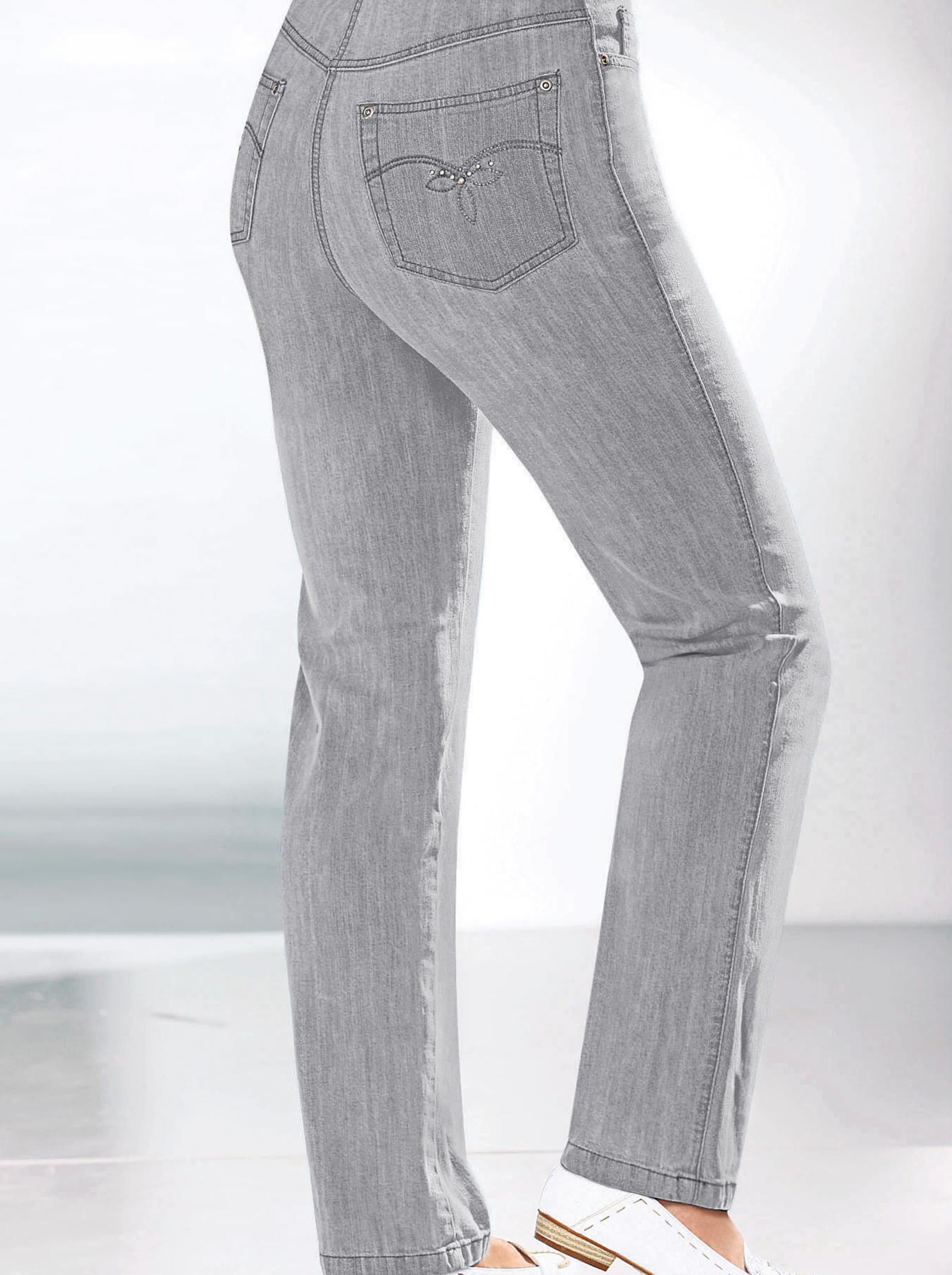 Knopf günstig Kaufen-5-Pocket-Jeans in grey-denim von heine. 5-Pocket-Jeans in grey-denim von heine <![CDATA[Jeans in schlanker Optik. 5-Pocket-Form. Mit dekorativer Stickerei auf beiden Gesäßtaschen. Knopf- und Reißverschluss vorne. Gürtelschlaufen. Angesetzter Bund. Fu