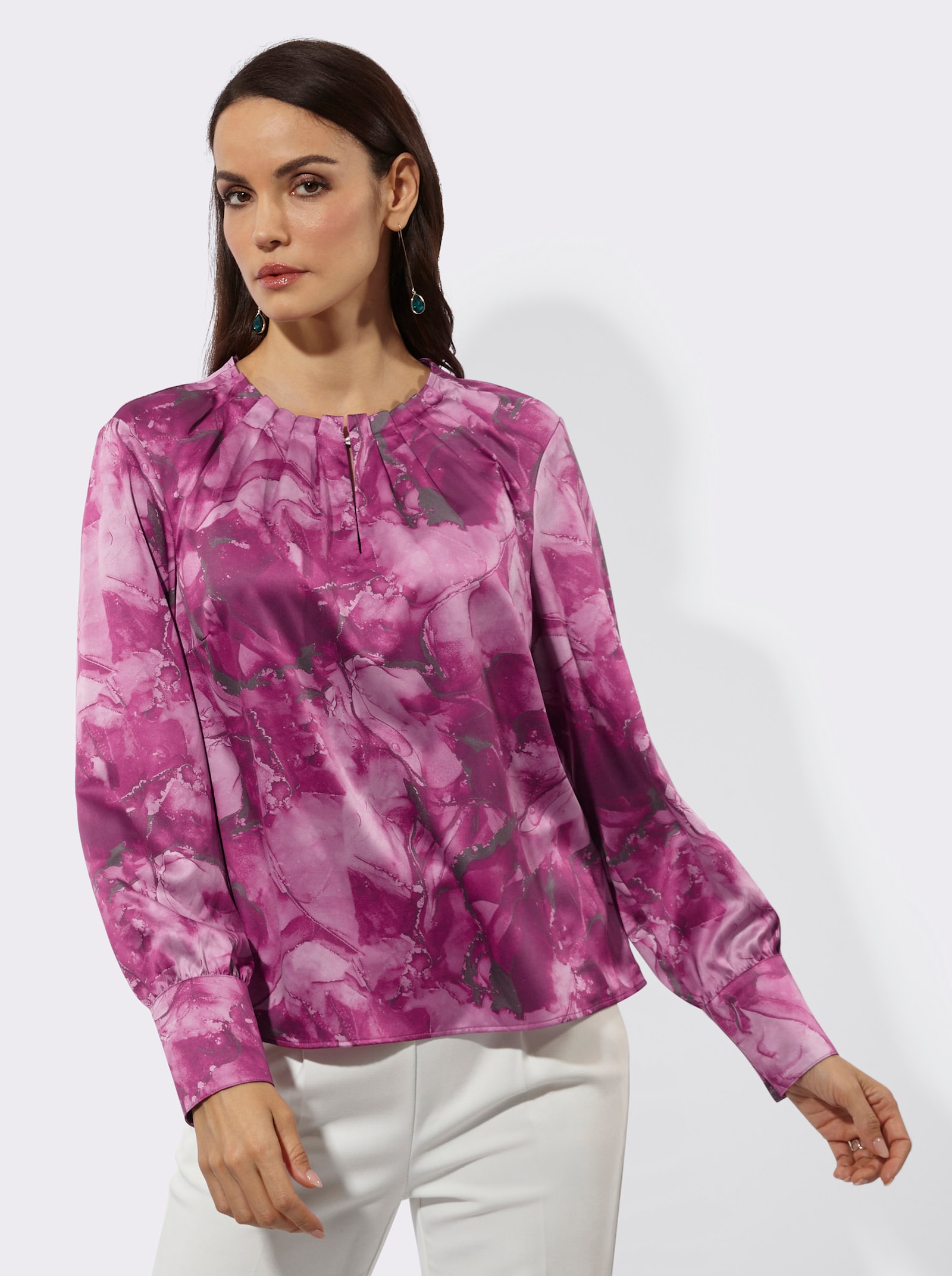 Satinbluse mit Falten am Ausschnitt - malve-dunkelrot-bedruckt